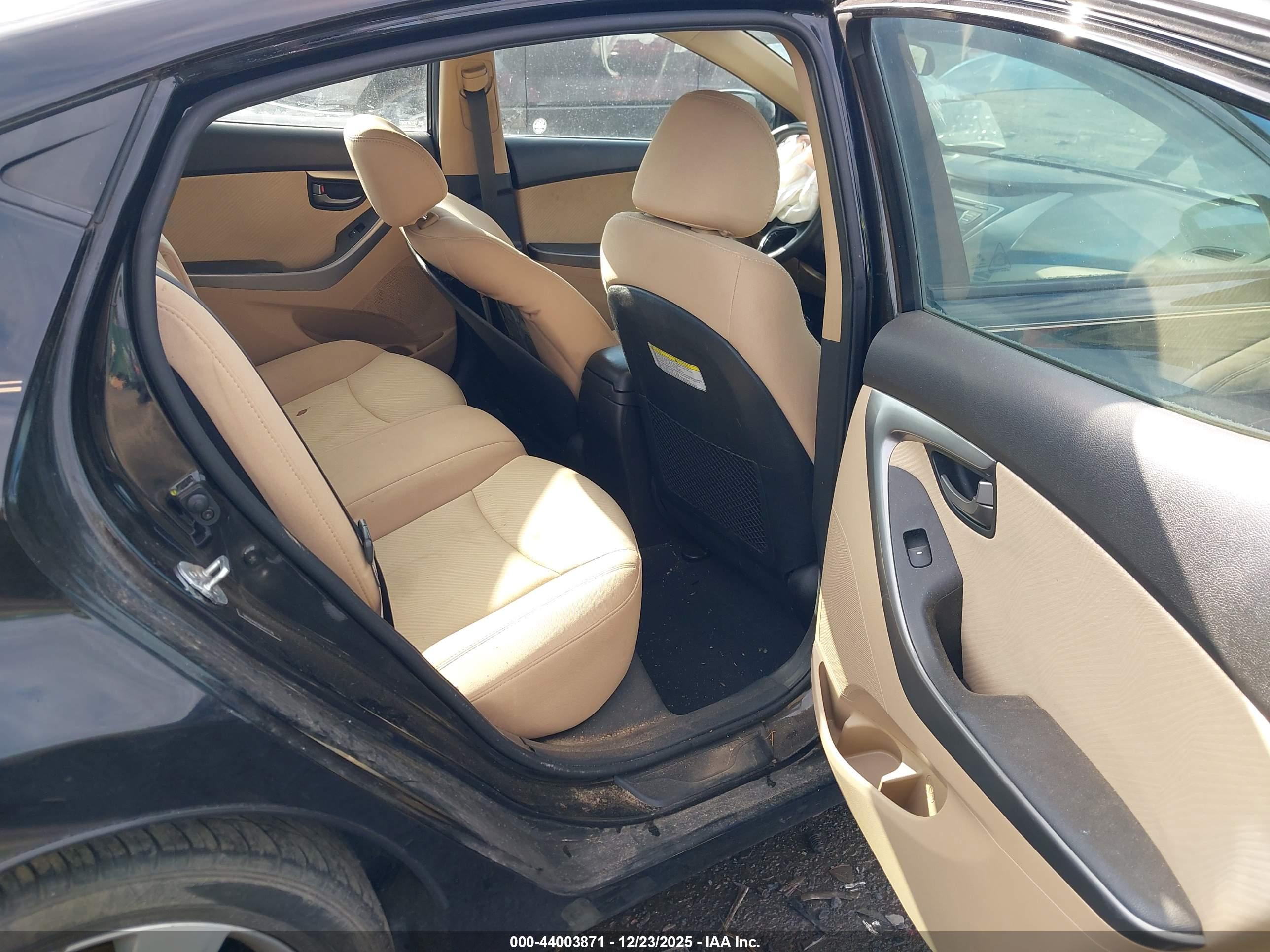 HYUNDAI ELANTRA image 8