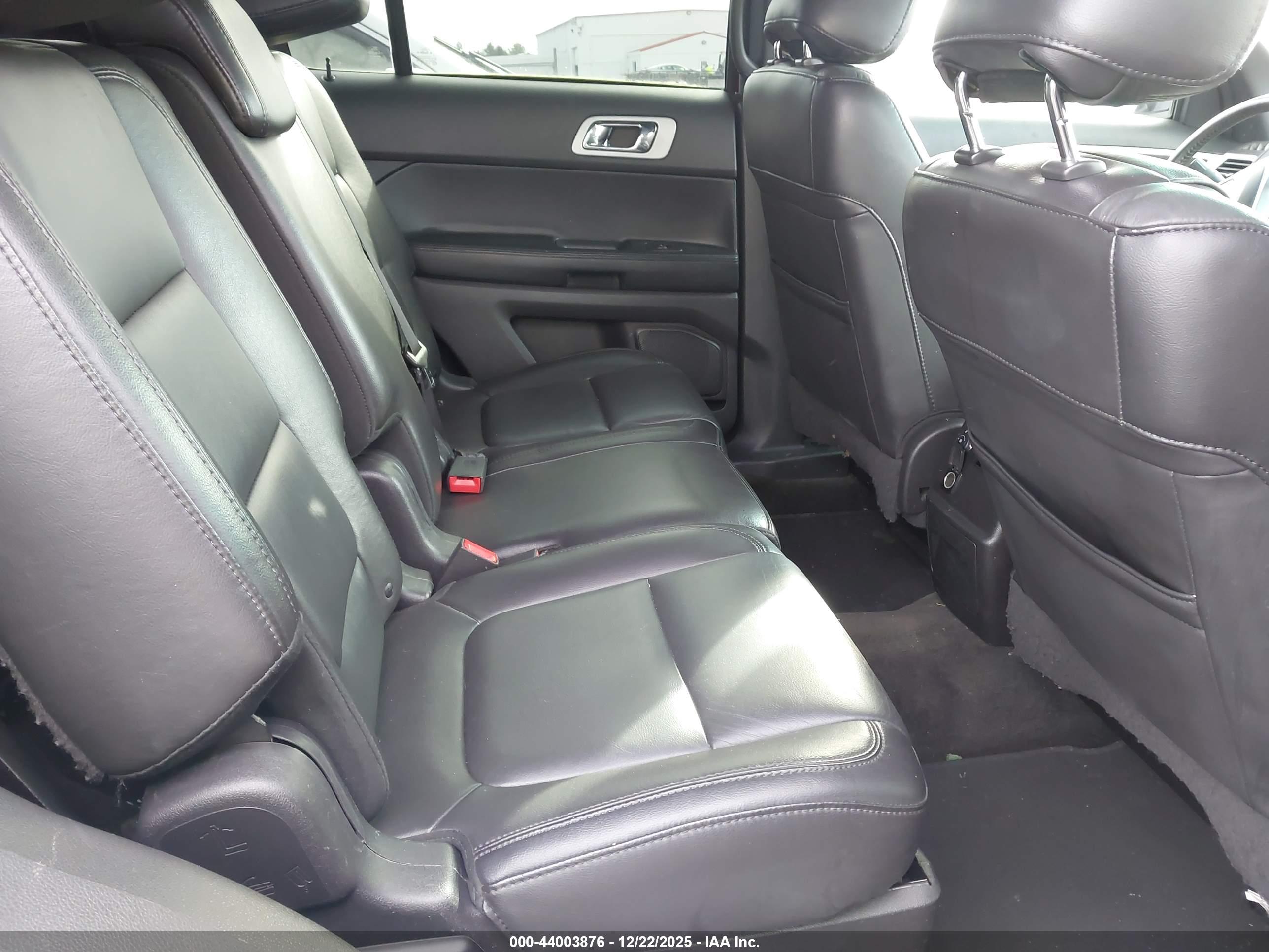 FORD EXPLORER image 8