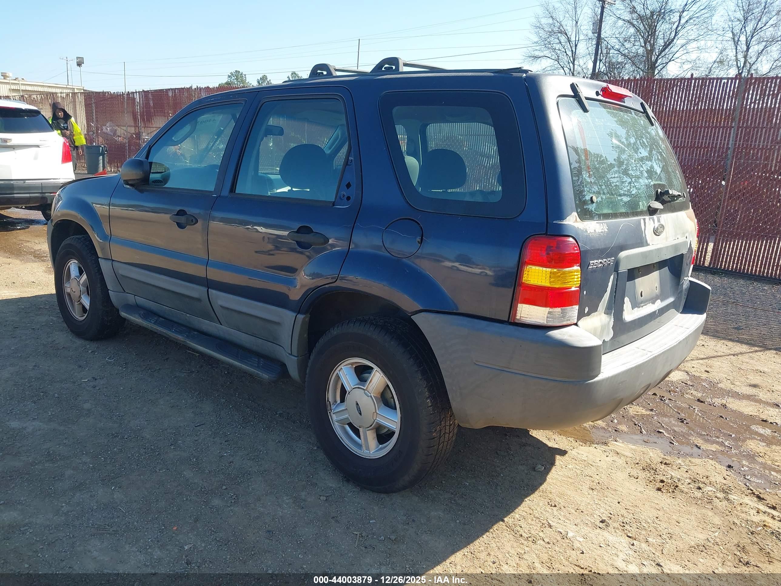 FORD ESCAPE image 3