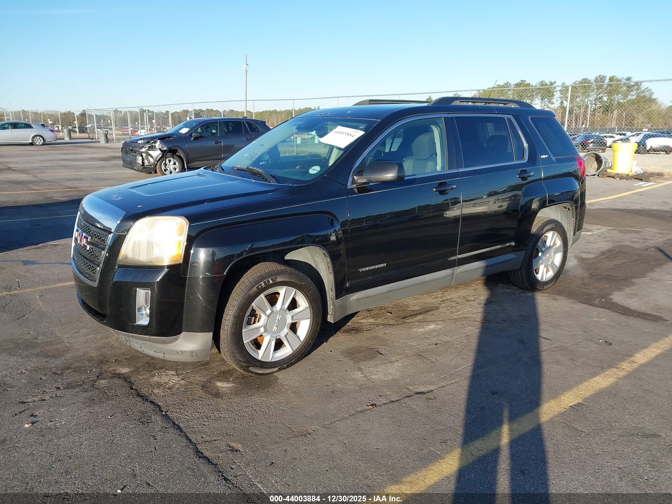 GMC TERRAIN image 2
