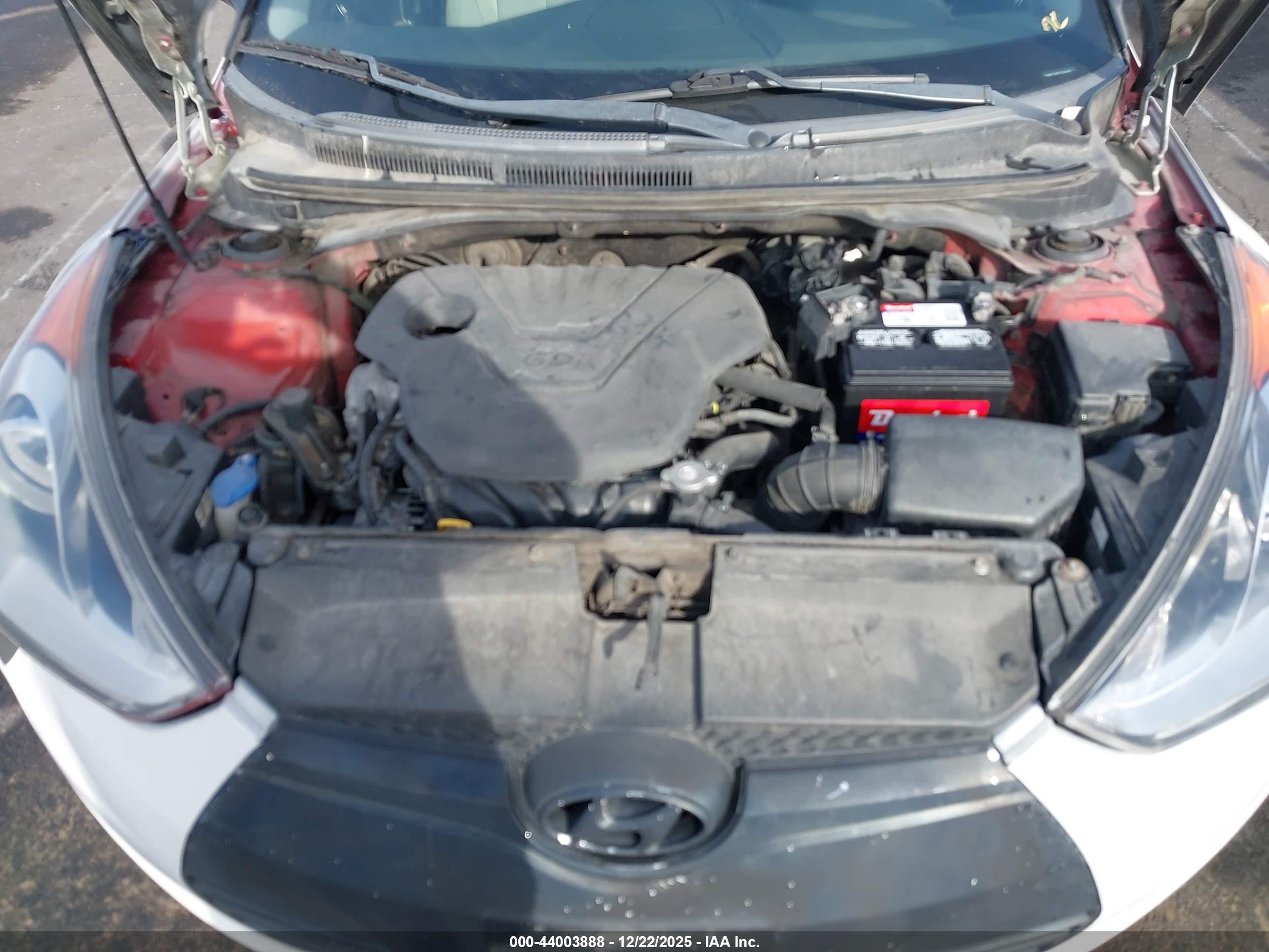 HYUNDAI VELOSTER image 10