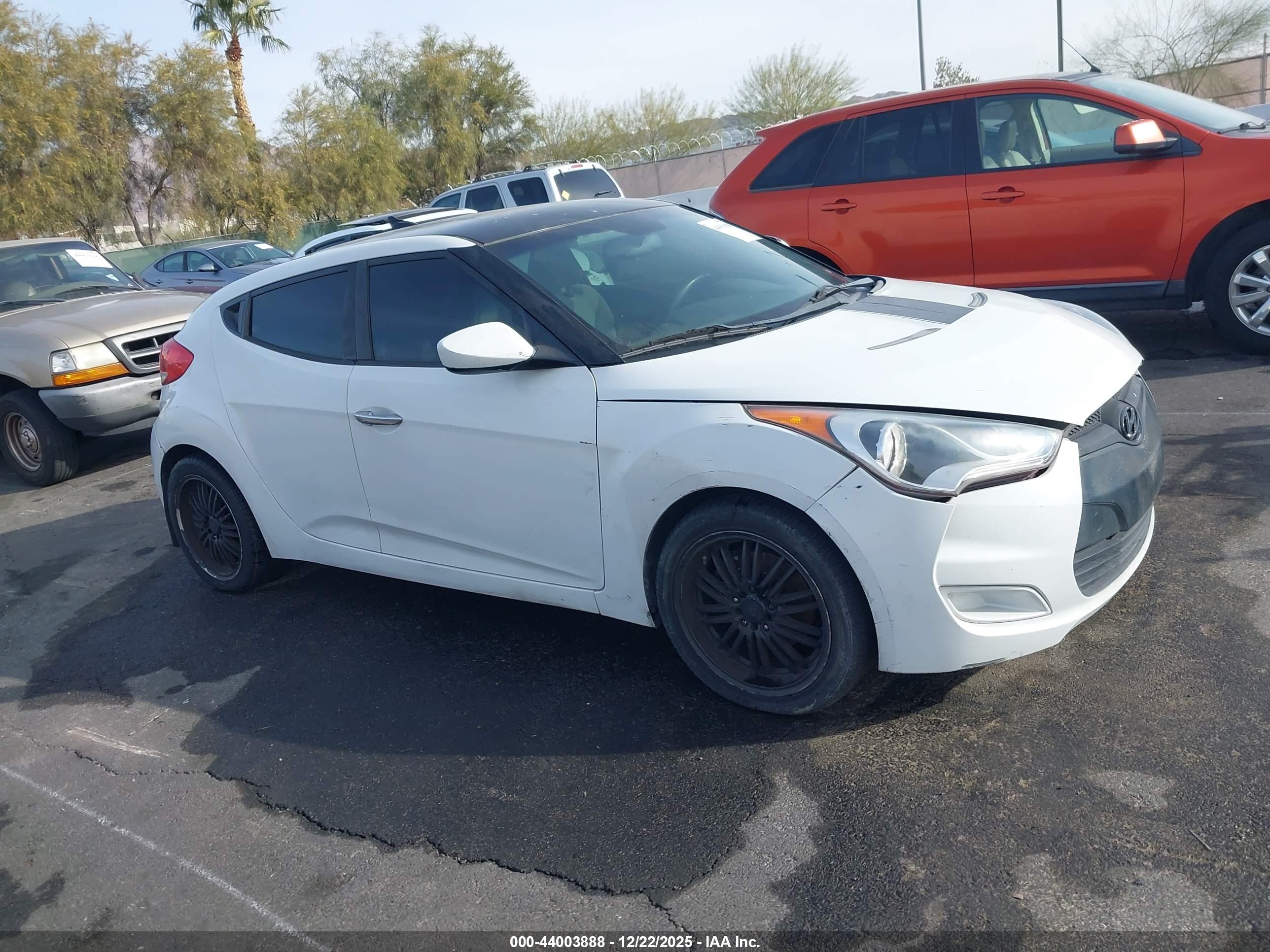 HYUNDAI VELOSTER image 6