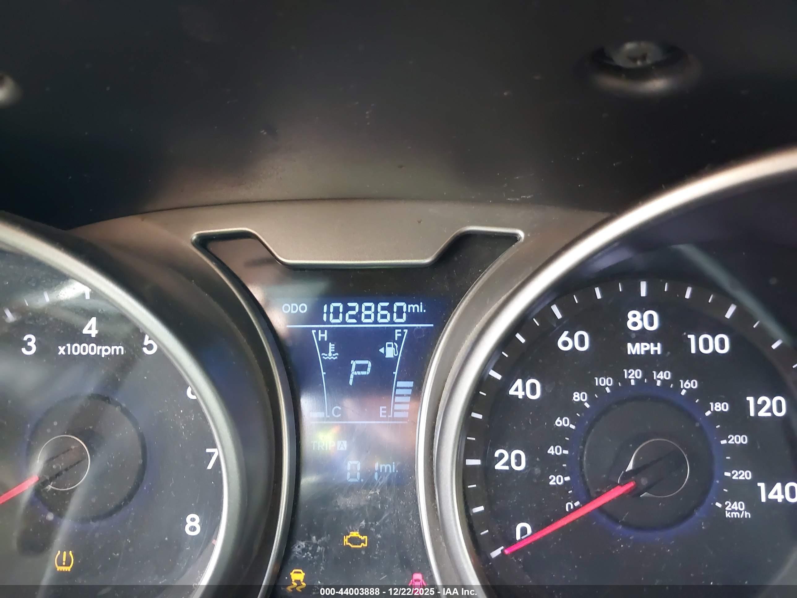 HYUNDAI VELOSTER image 7