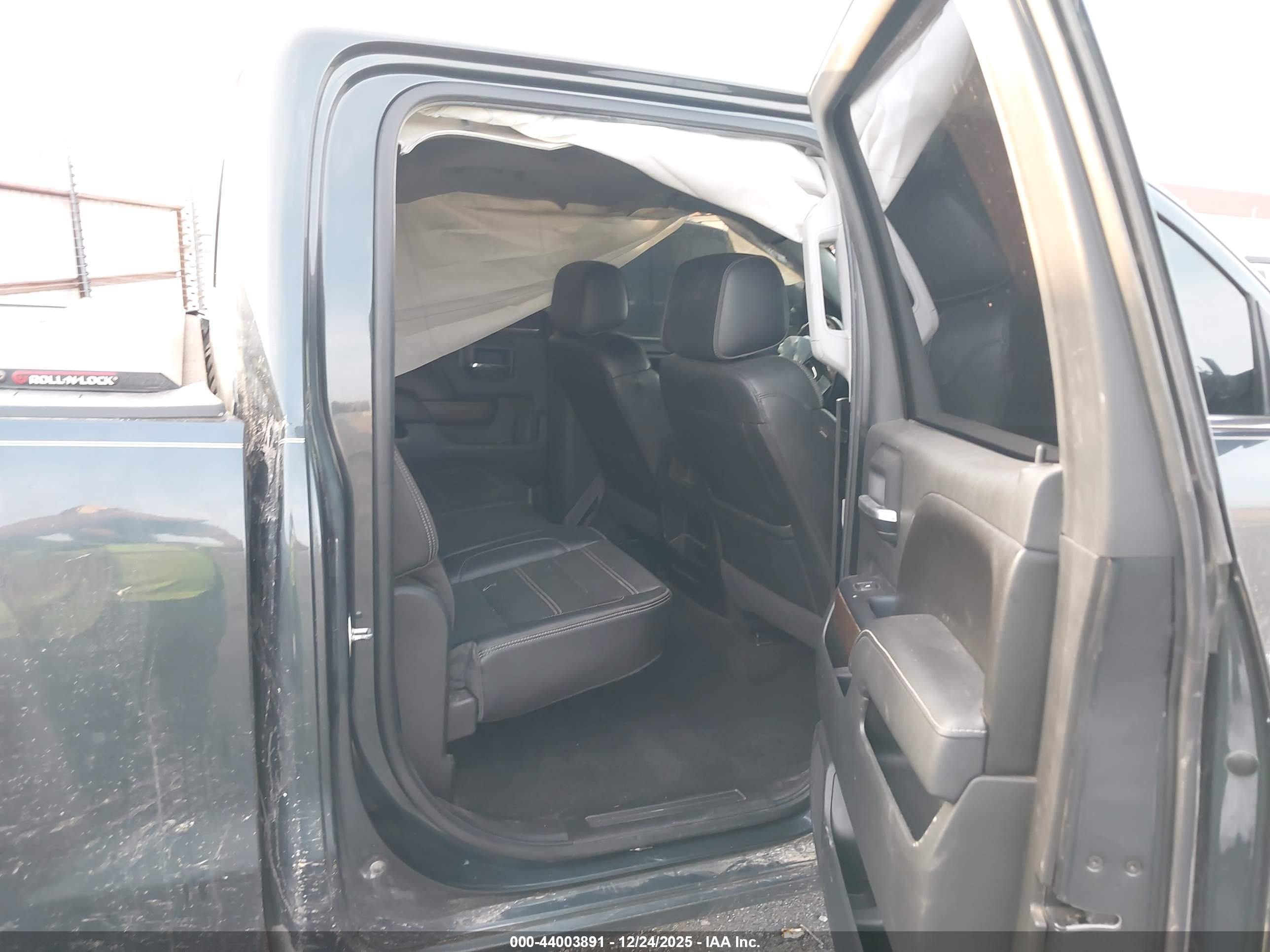 GMC SIERRA image 8