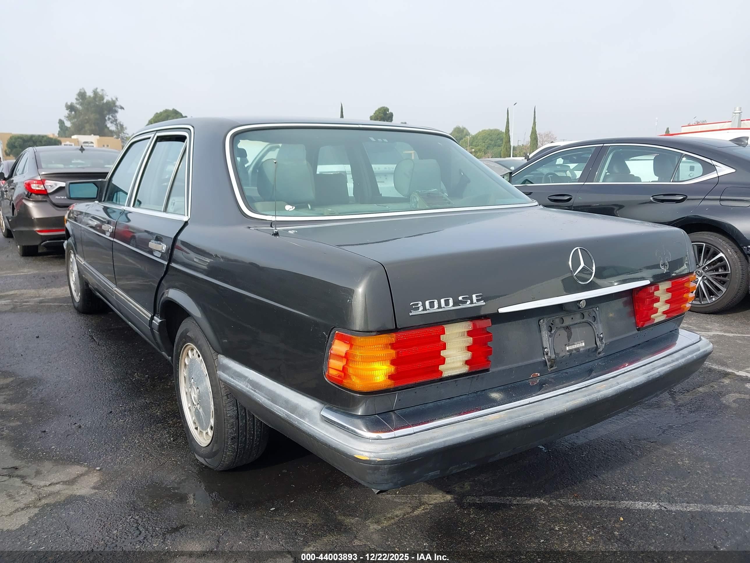 MERCEDES-BENZ 300 image 3