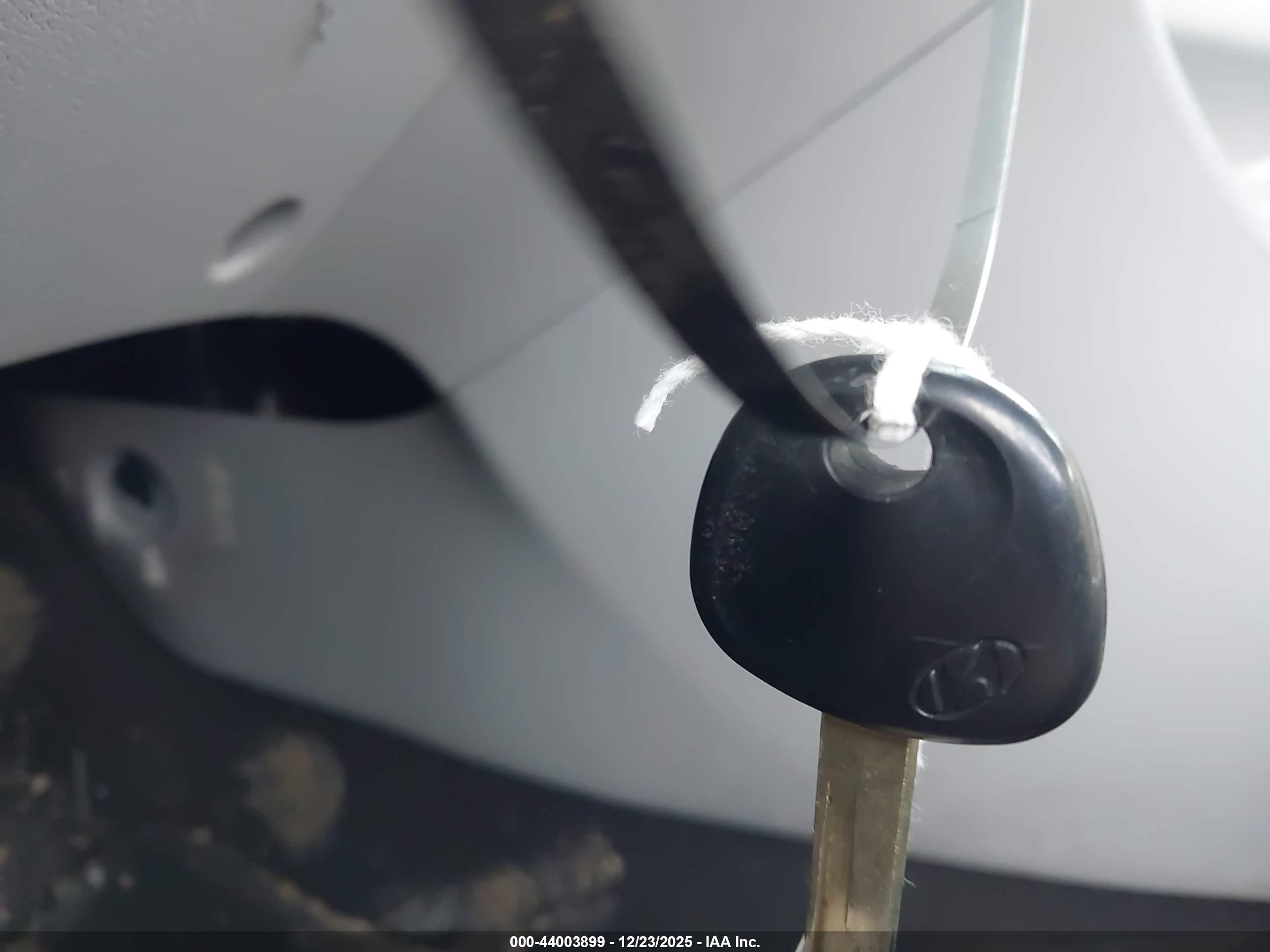 HYUNDAI ACCENT image 11