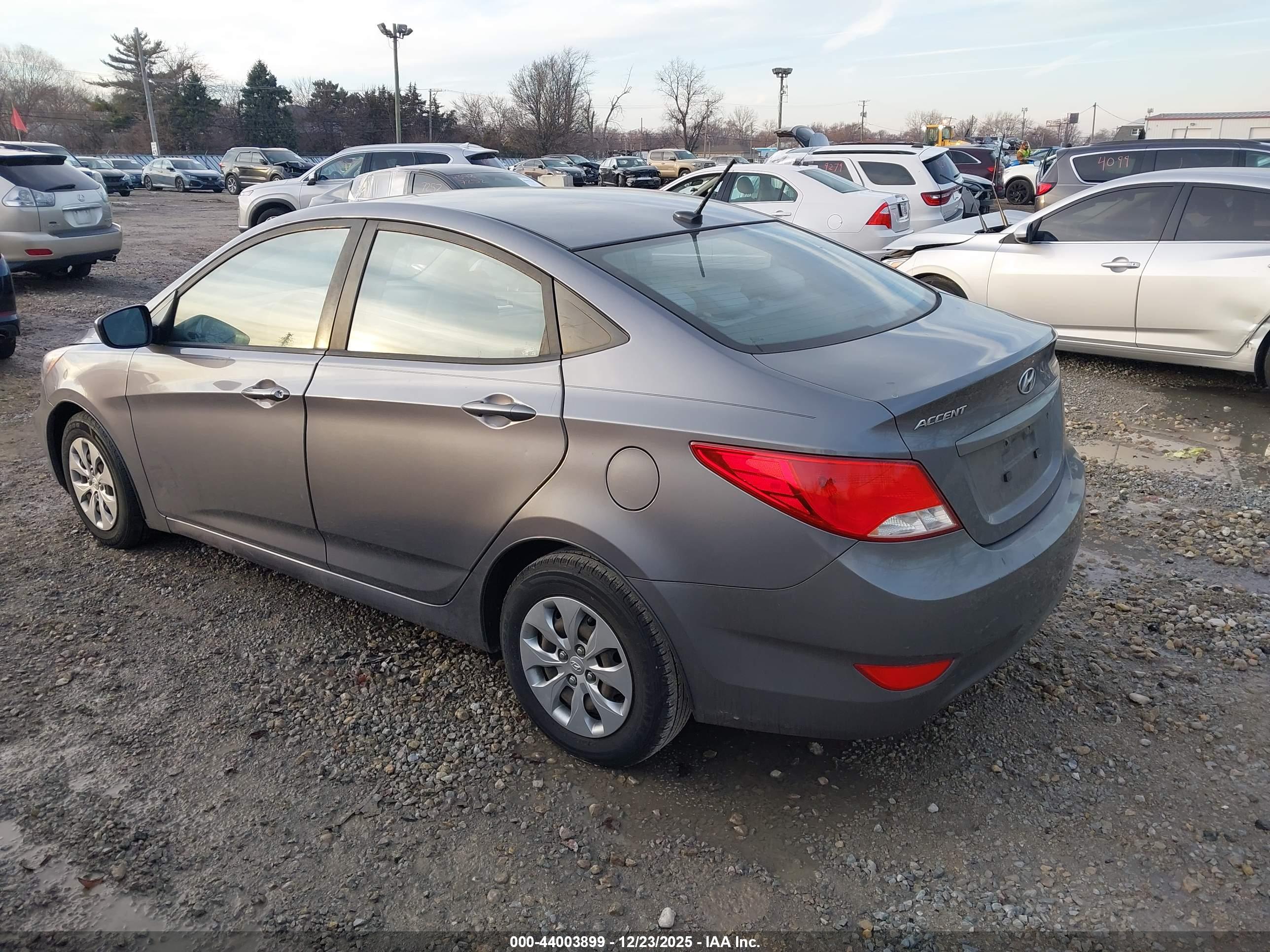 HYUNDAI ACCENT image 3