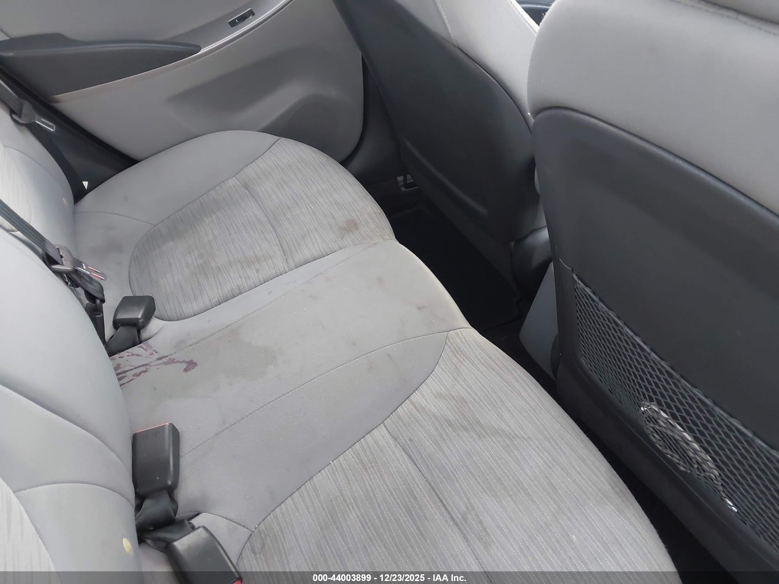 HYUNDAI ACCENT image 8