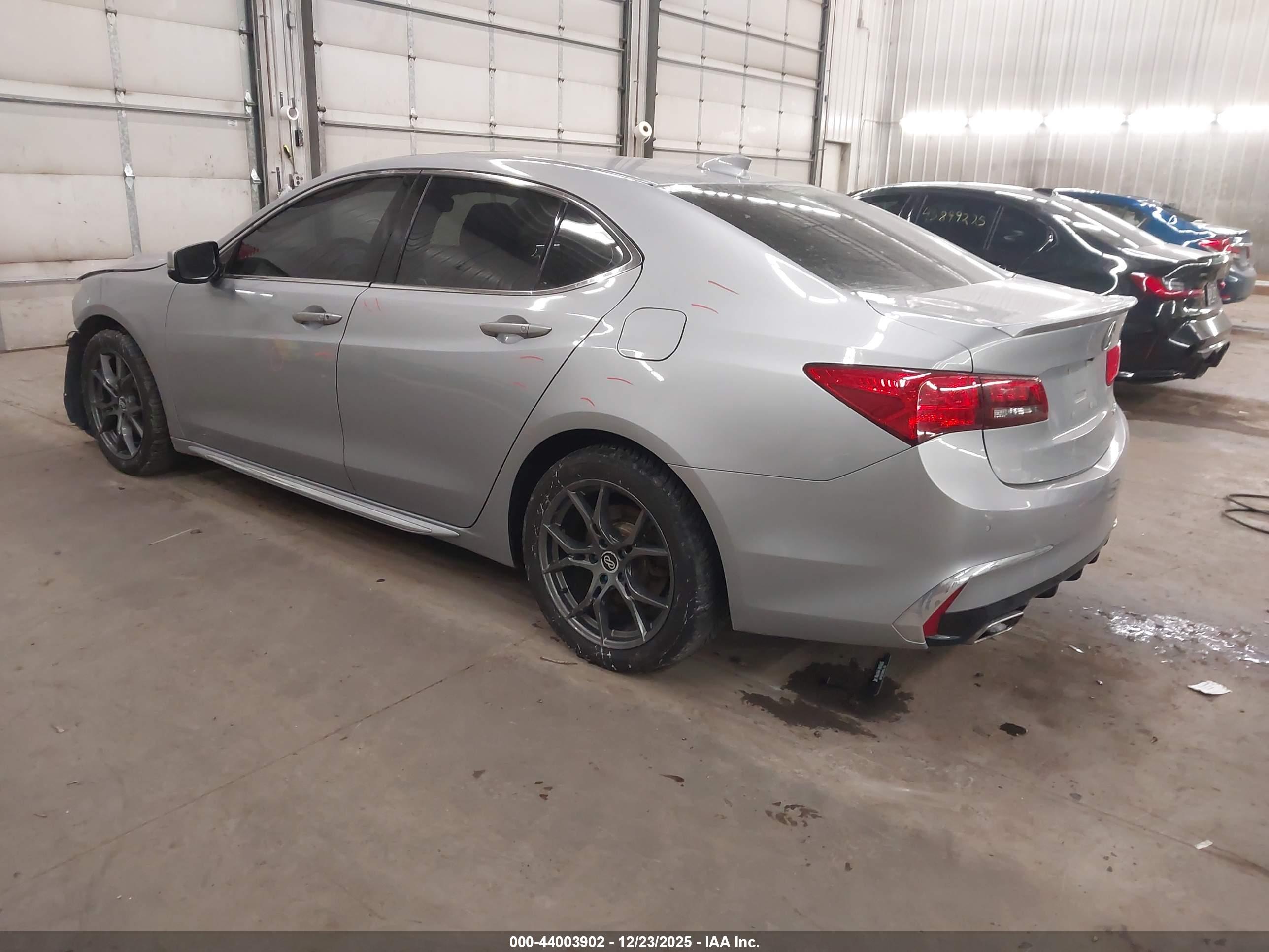ACURA TLX image 3