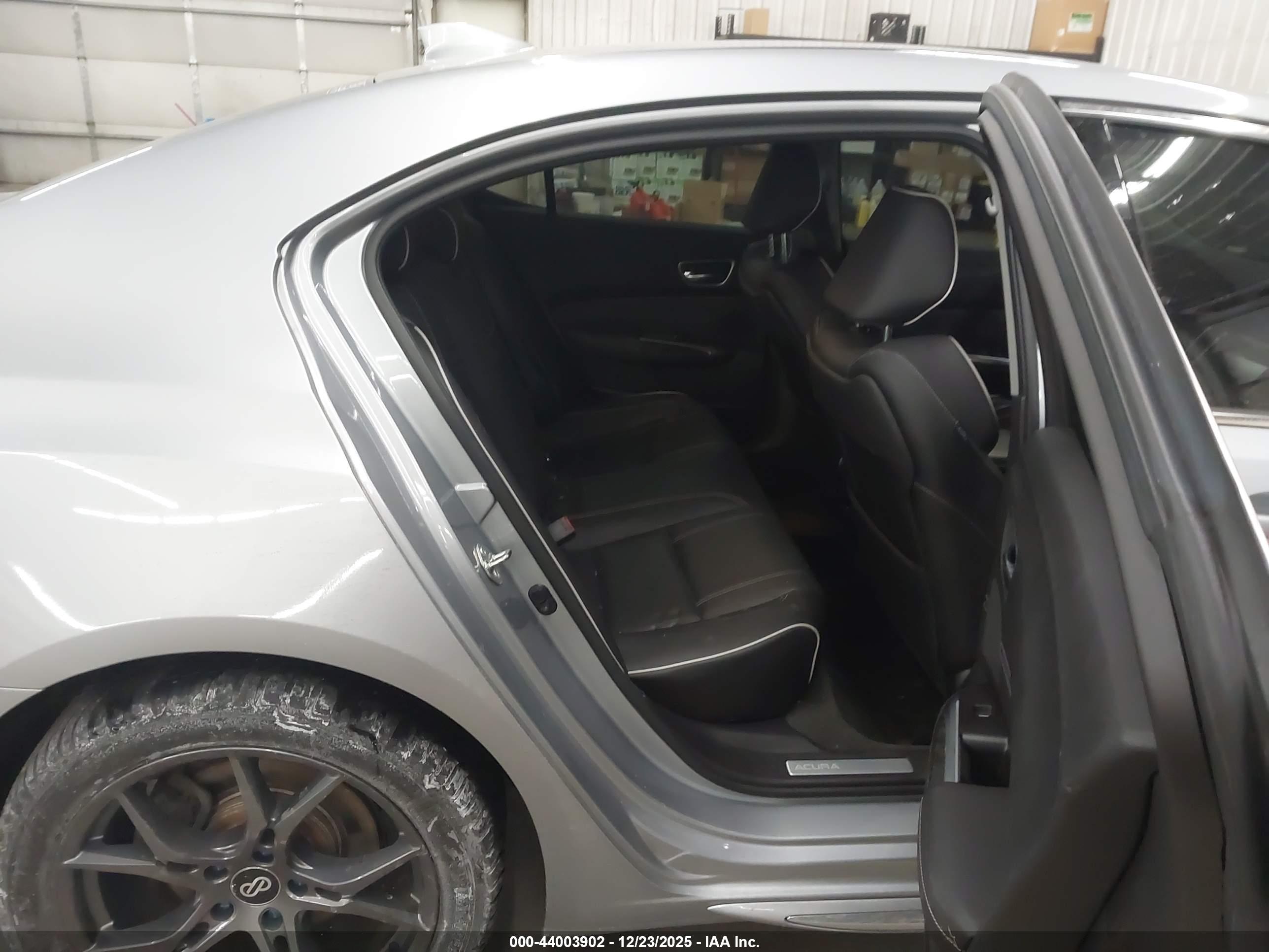 ACURA TLX image 8