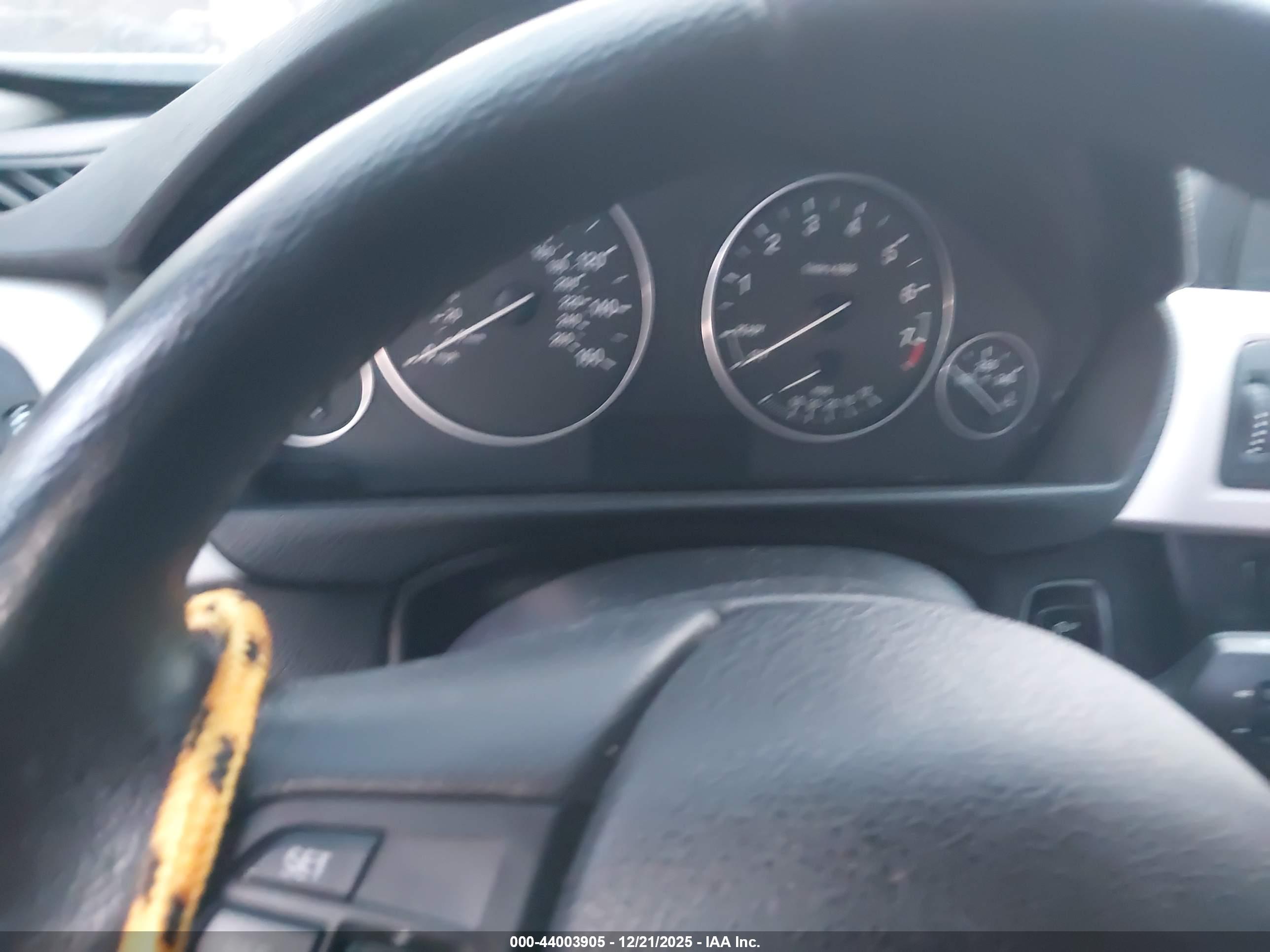 BMW 320I image 7