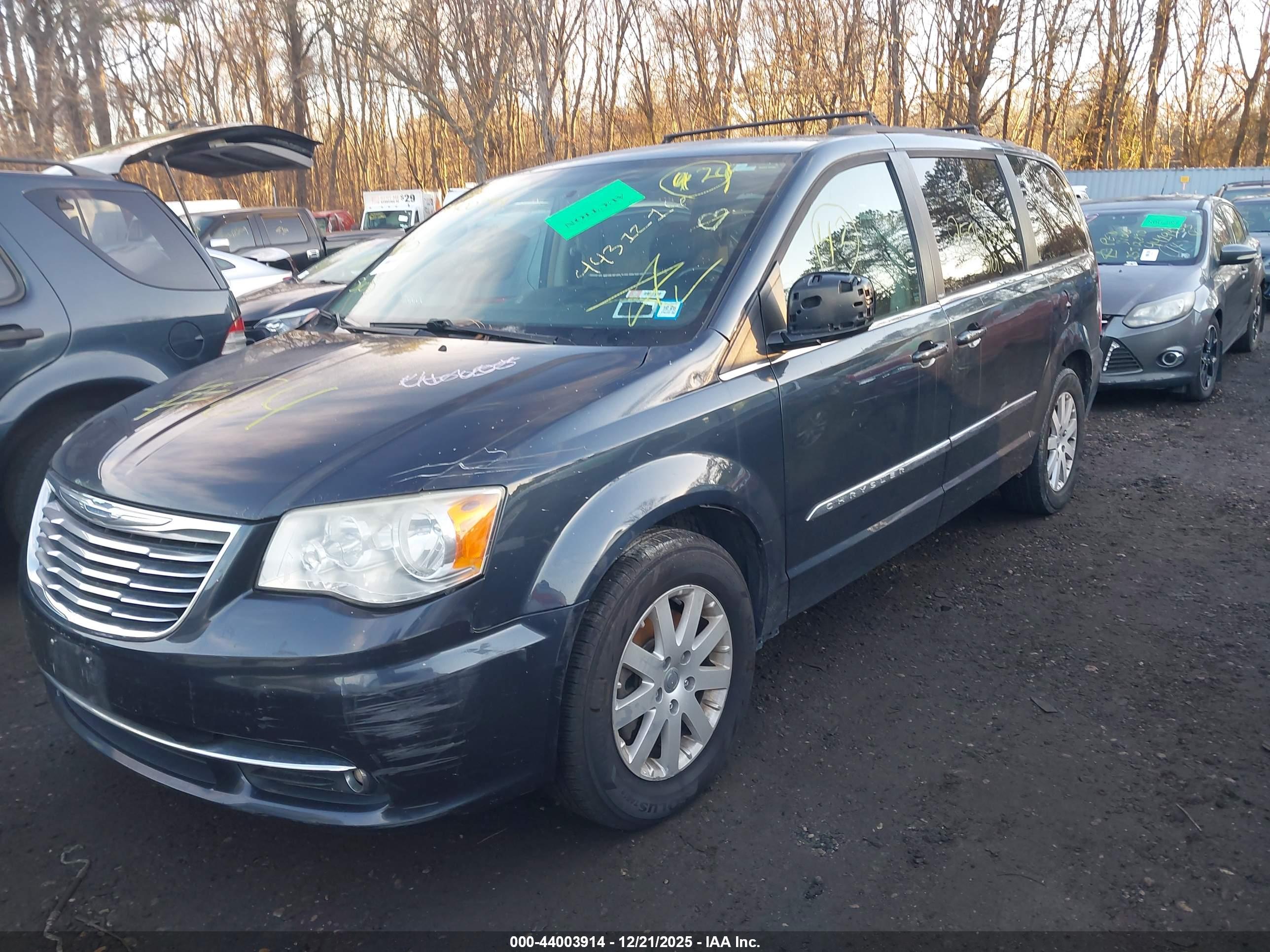 CHRYSLER TOWN image 2
