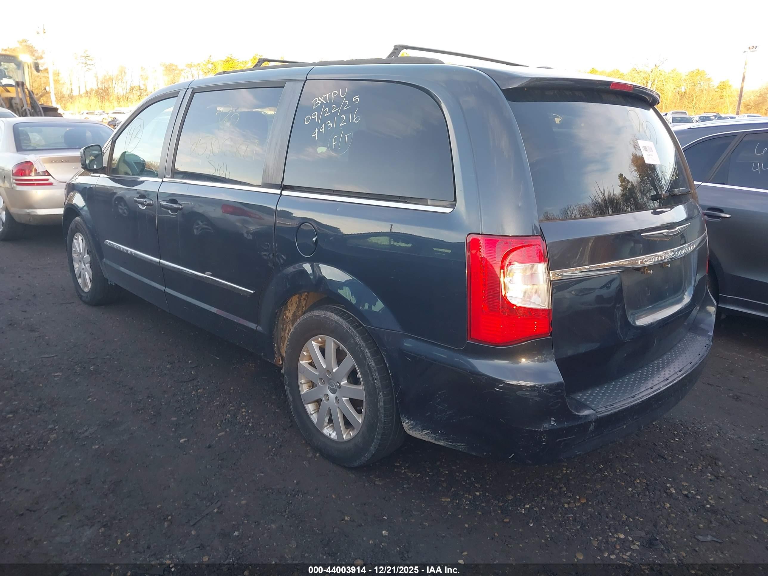 CHRYSLER TOWN image 3