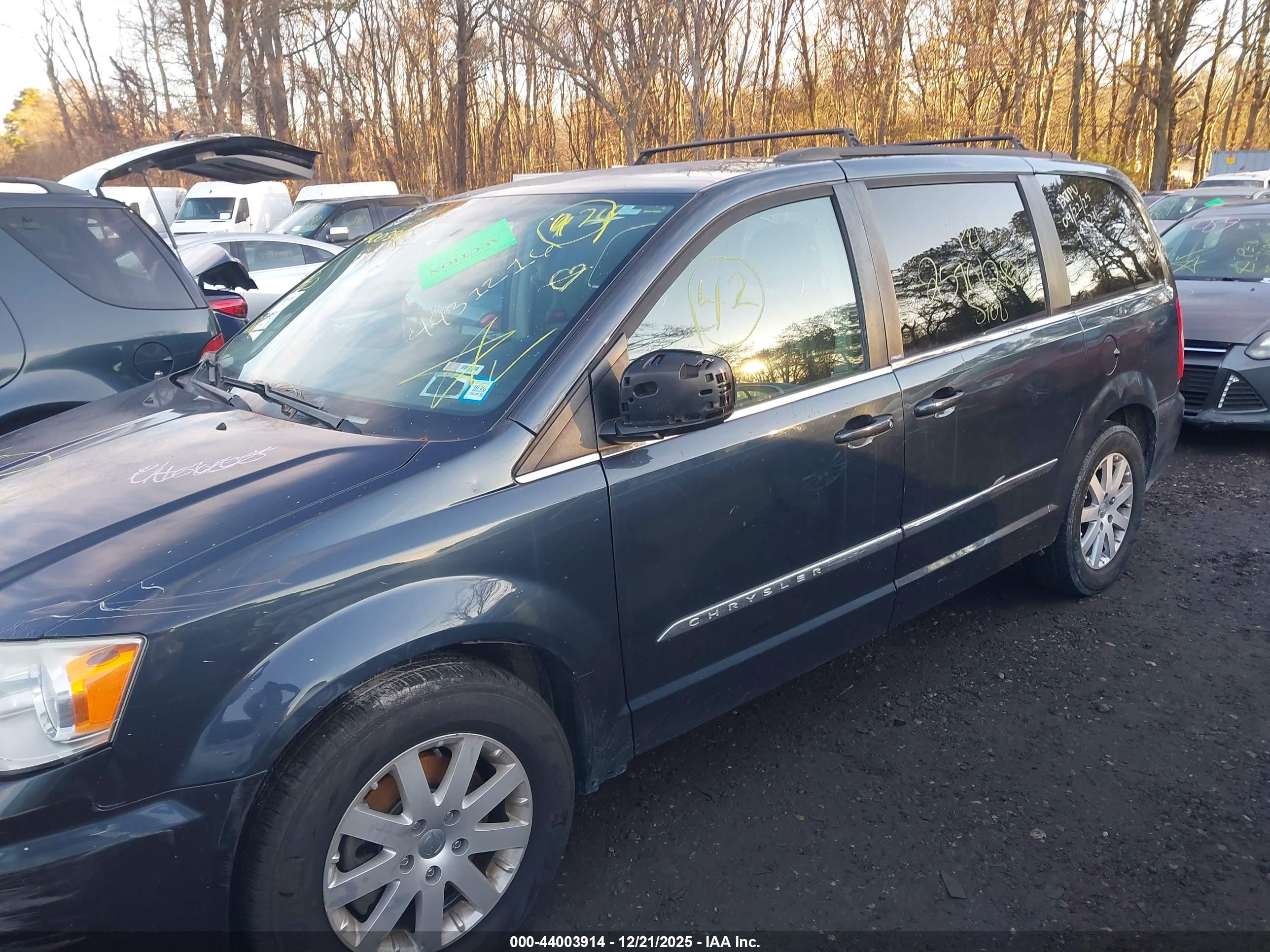 CHRYSLER TOWN image 6