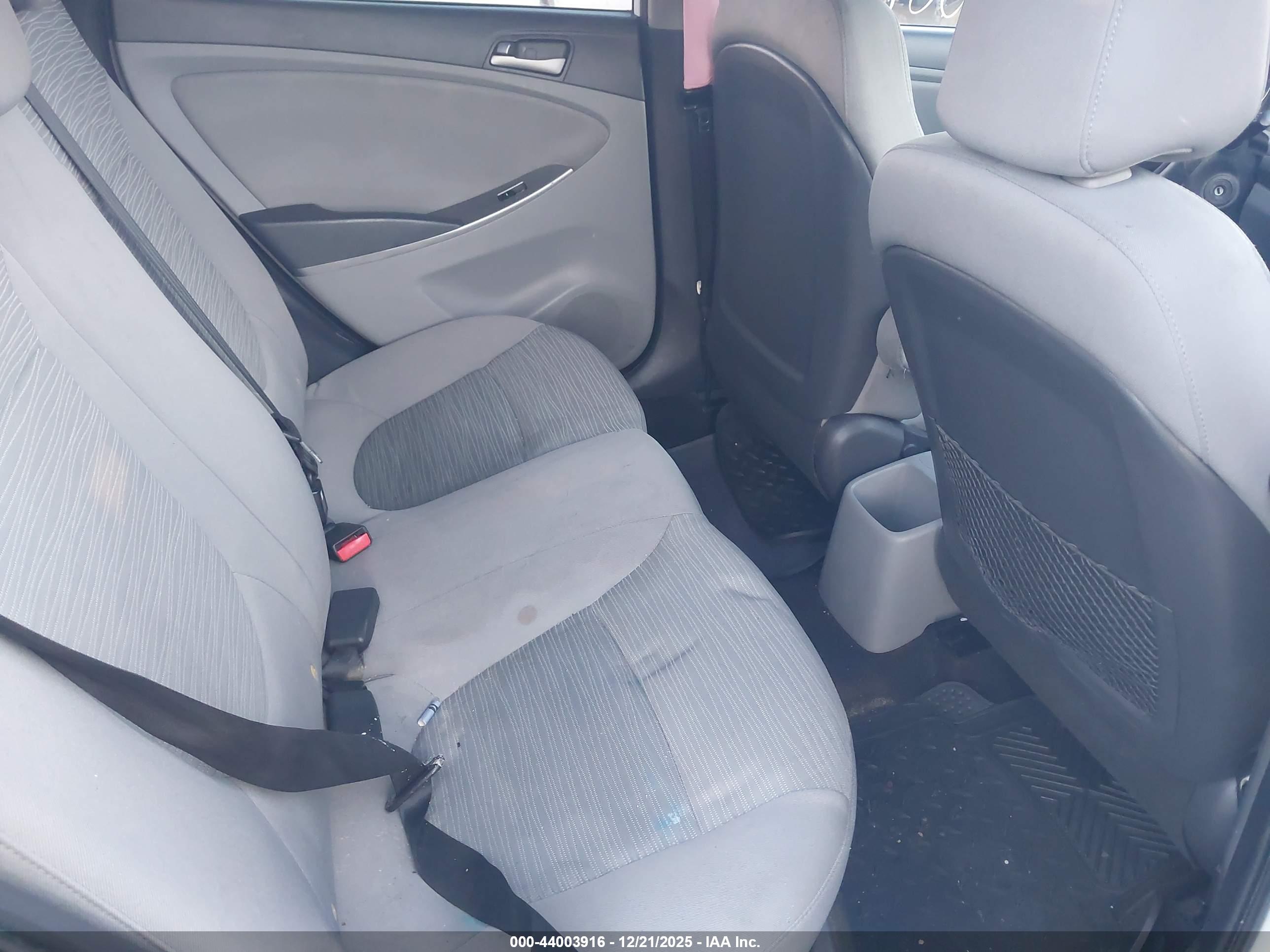 HYUNDAI ACCENT image 8