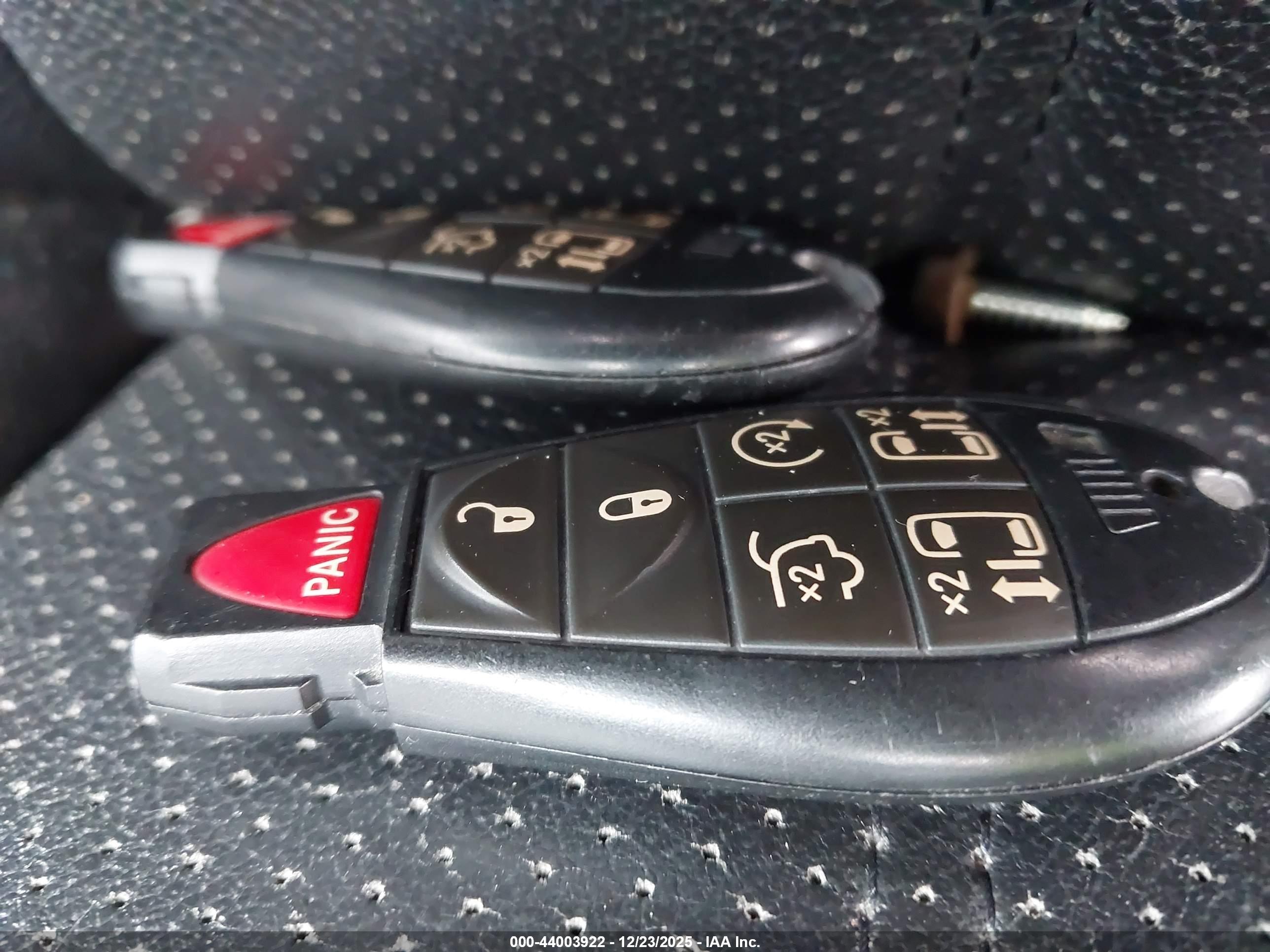 CHRYSLER TOWN image 11