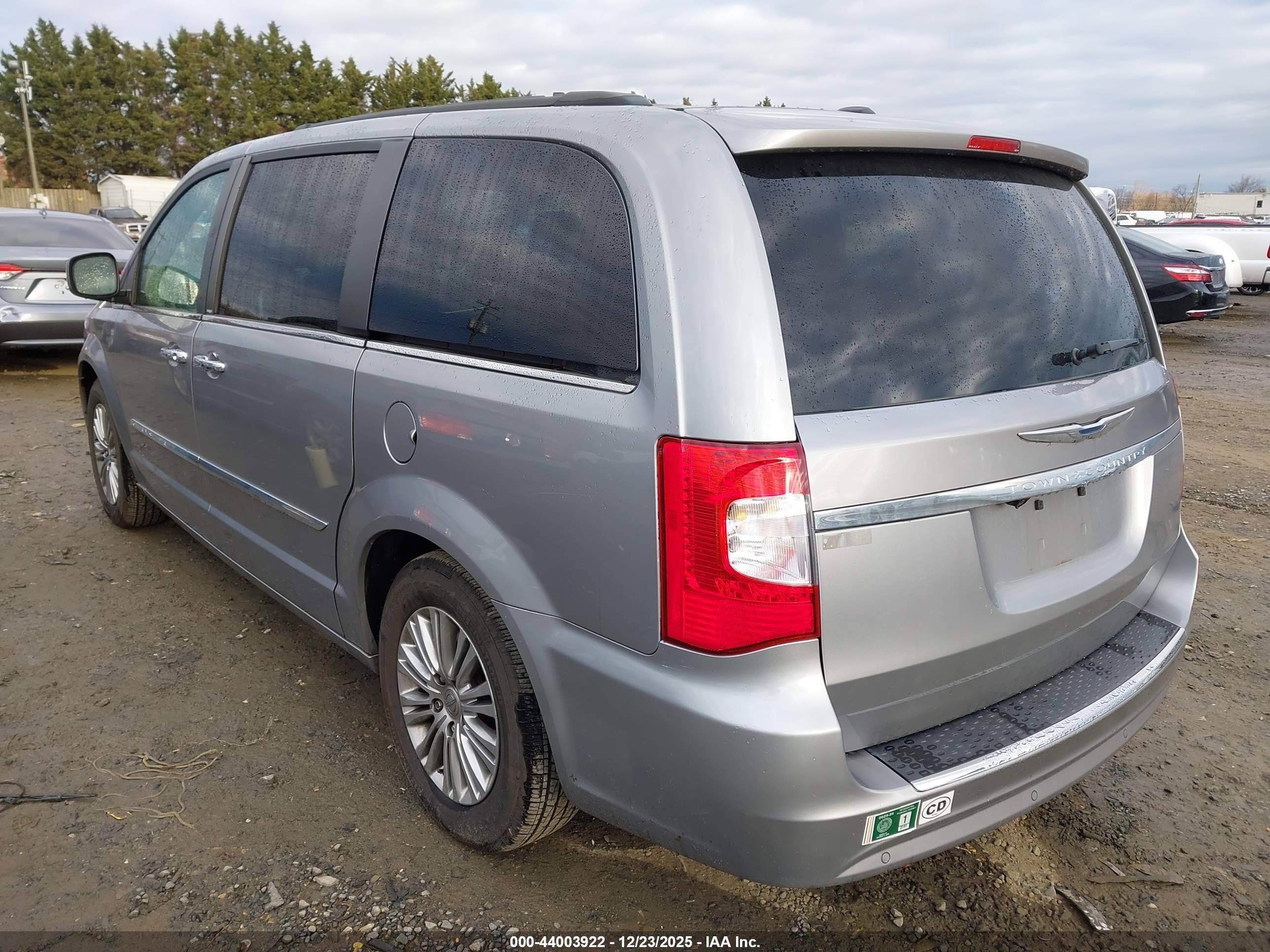 CHRYSLER TOWN image 3