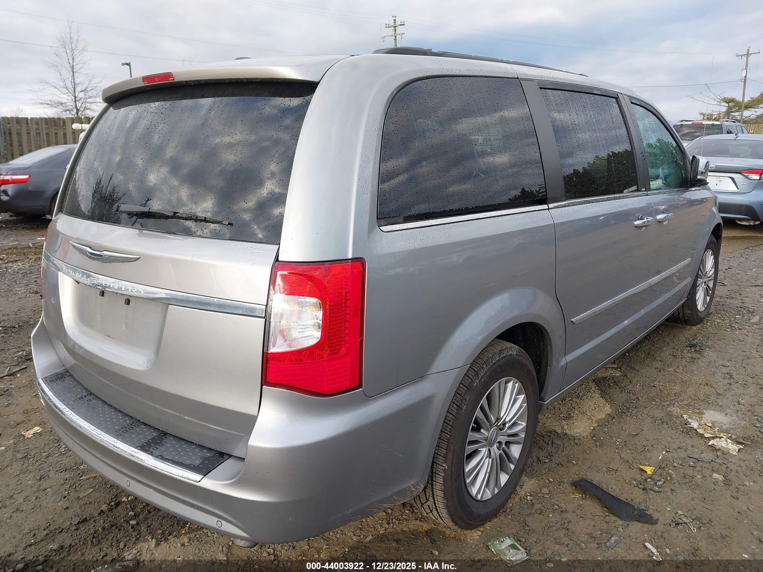 CHRYSLER TOWN image 4