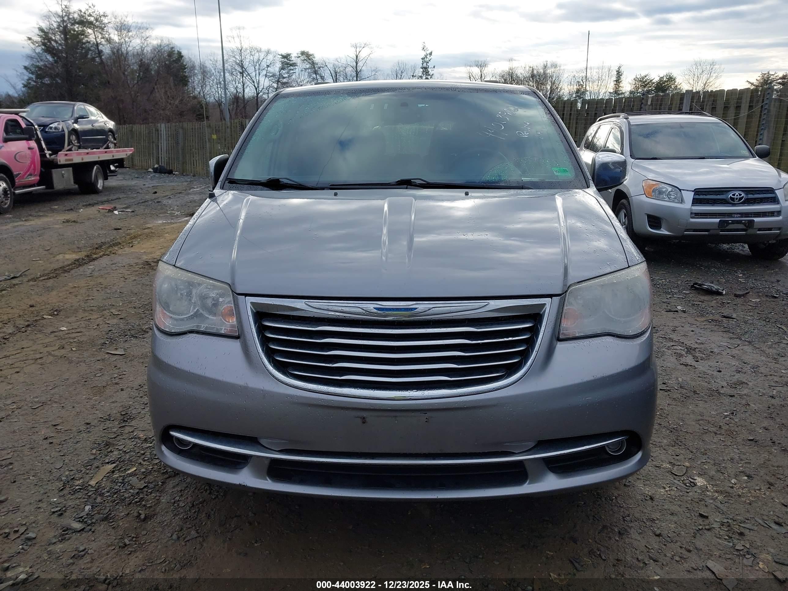 CHRYSLER TOWN image 6