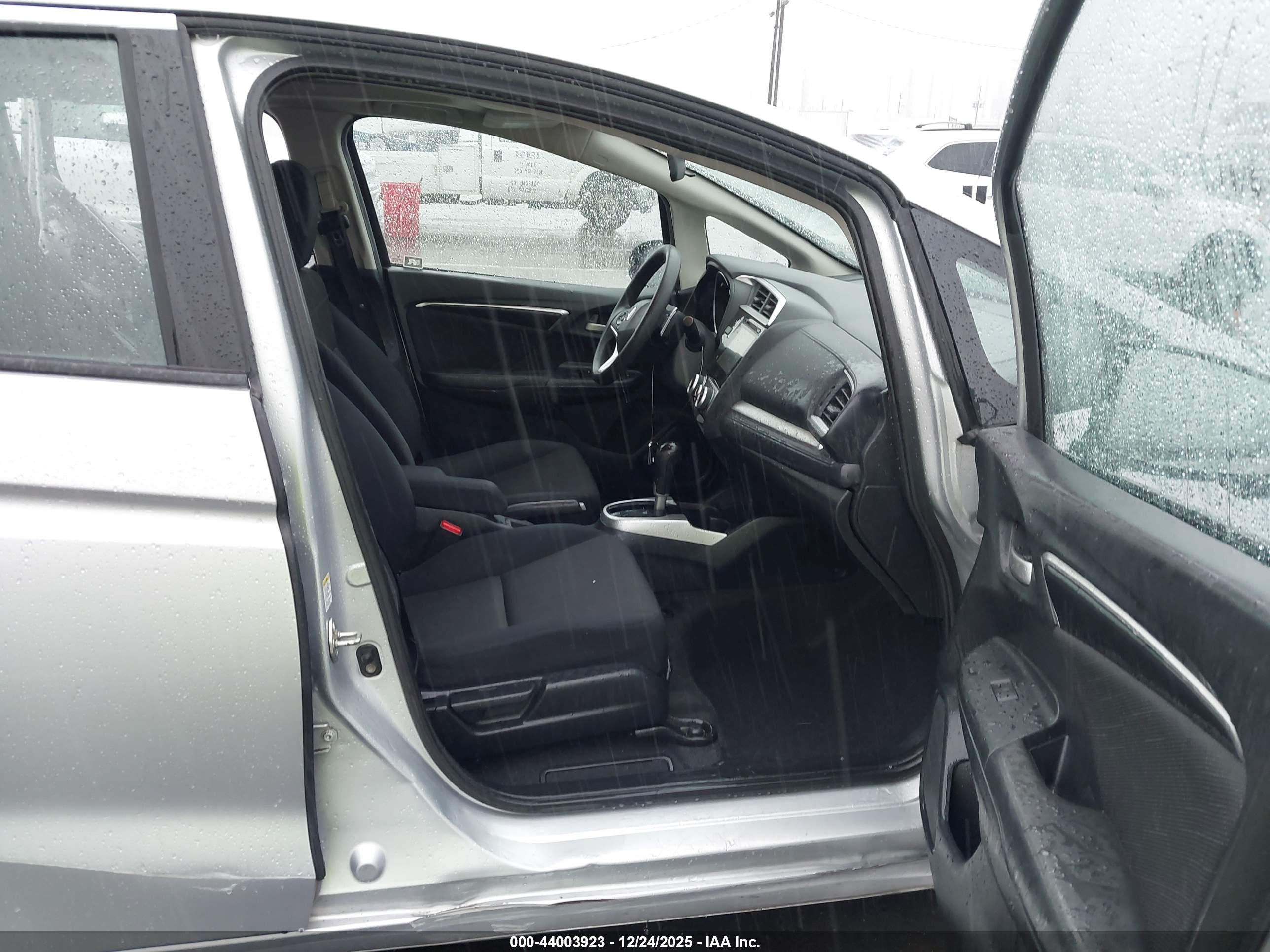 HONDA FIT image 5
