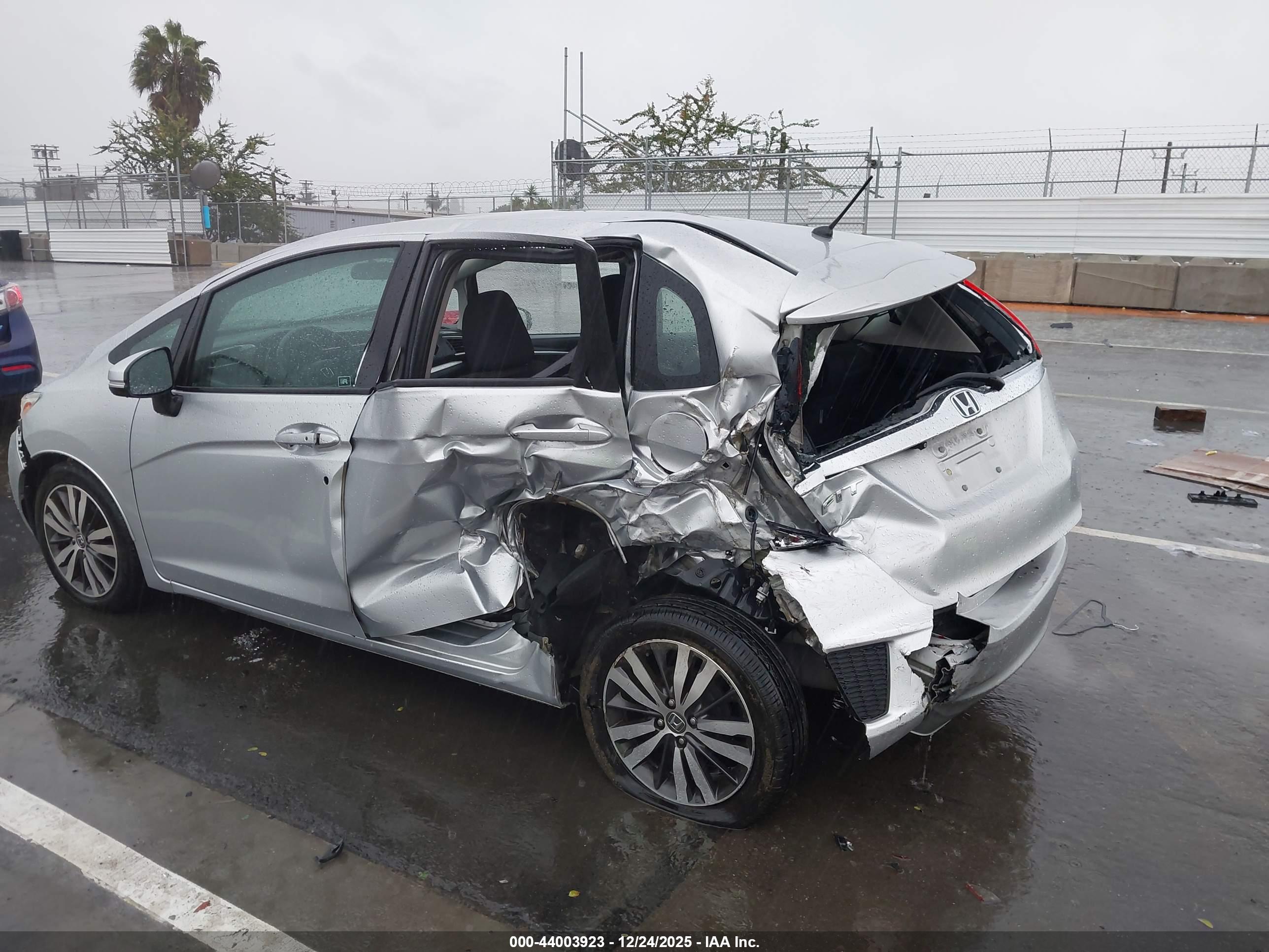 HONDA FIT image 6