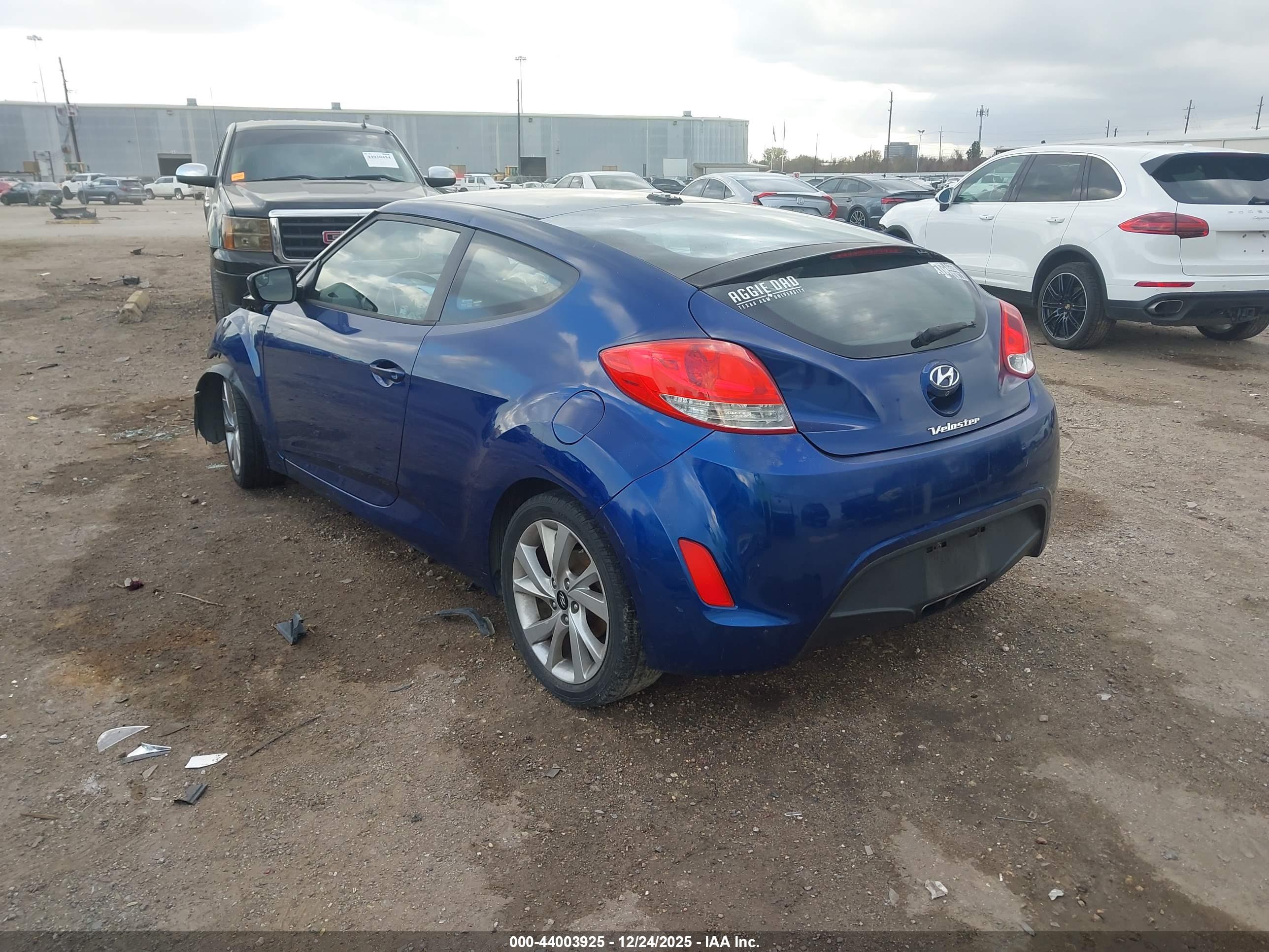 HYUNDAI VELOSTER image 3