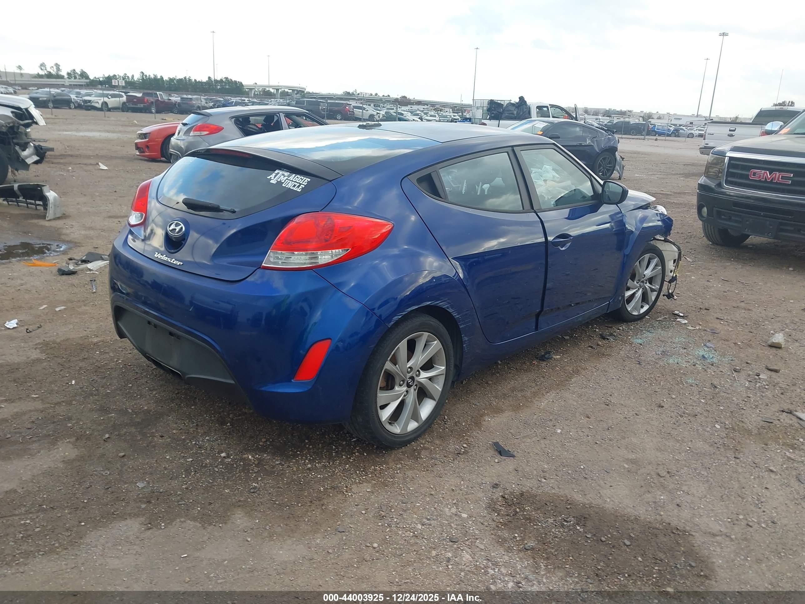 HYUNDAI VELOSTER image 4