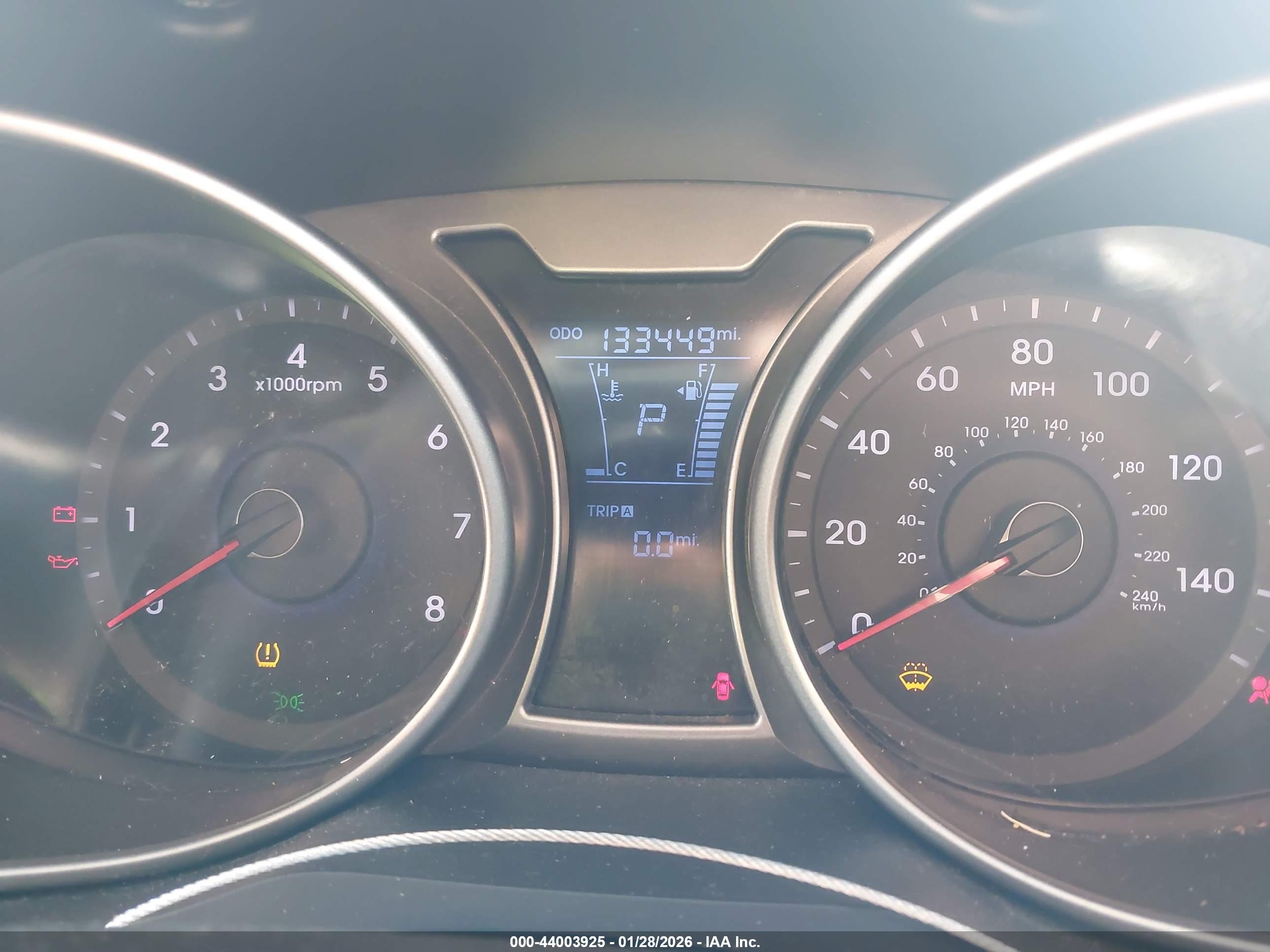 HYUNDAI VELOSTER image 7