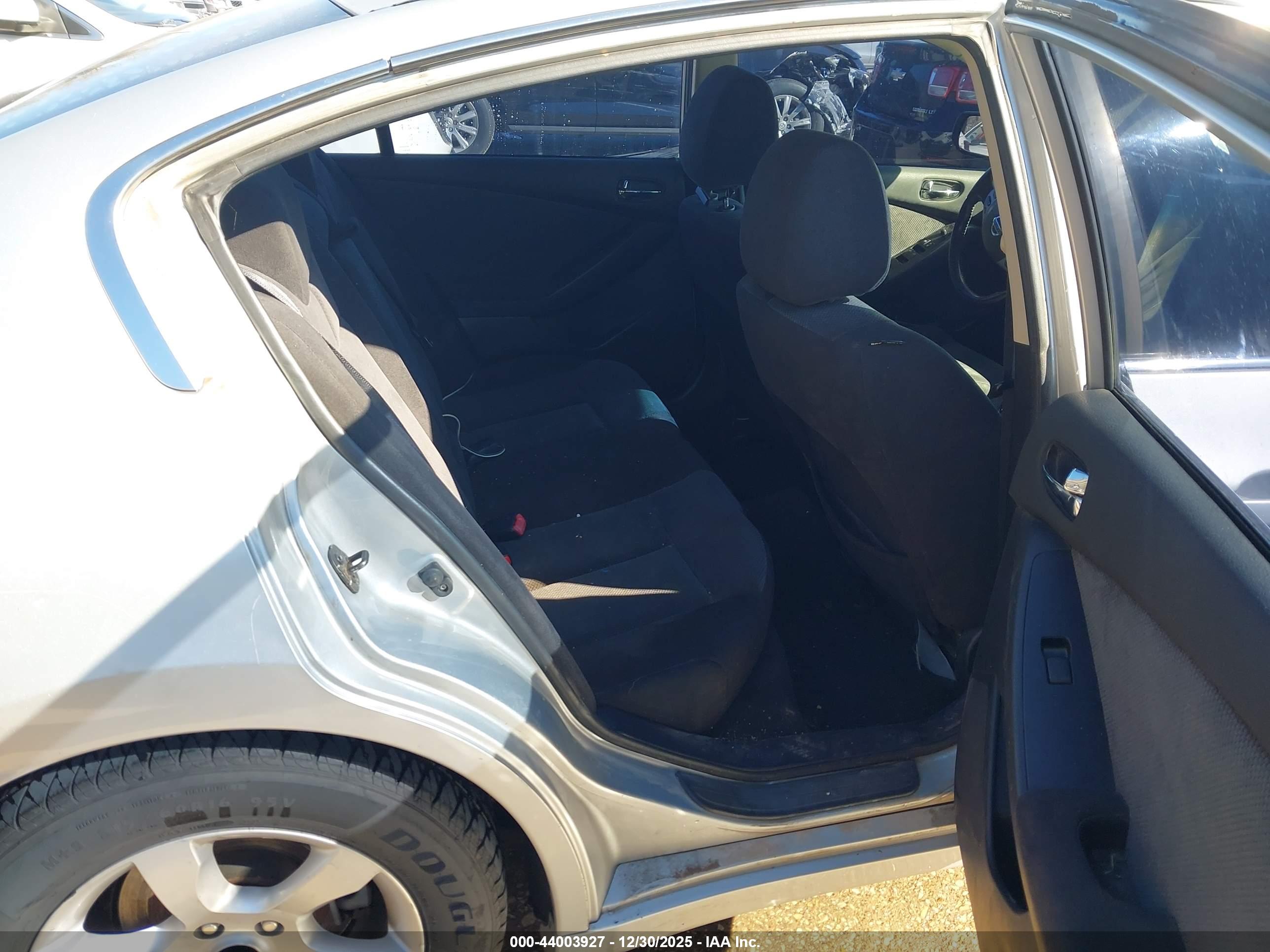 NISSAN ALTIMA image 8