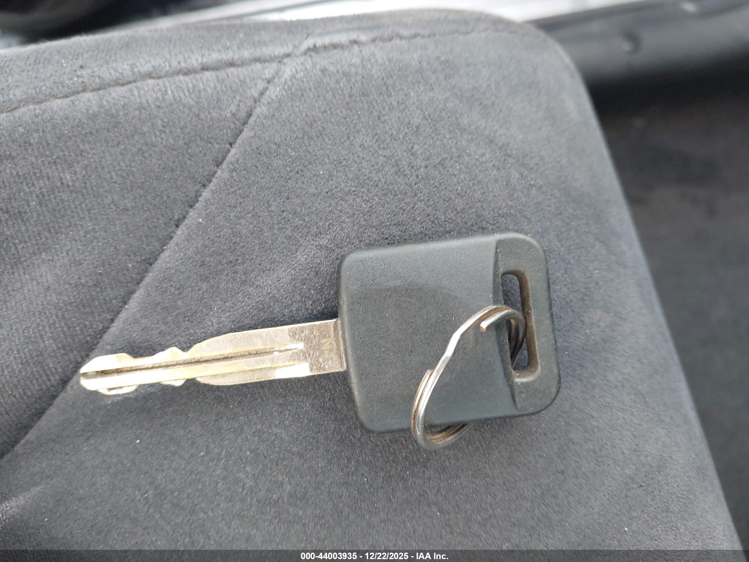 NISSAN VERSA image 11