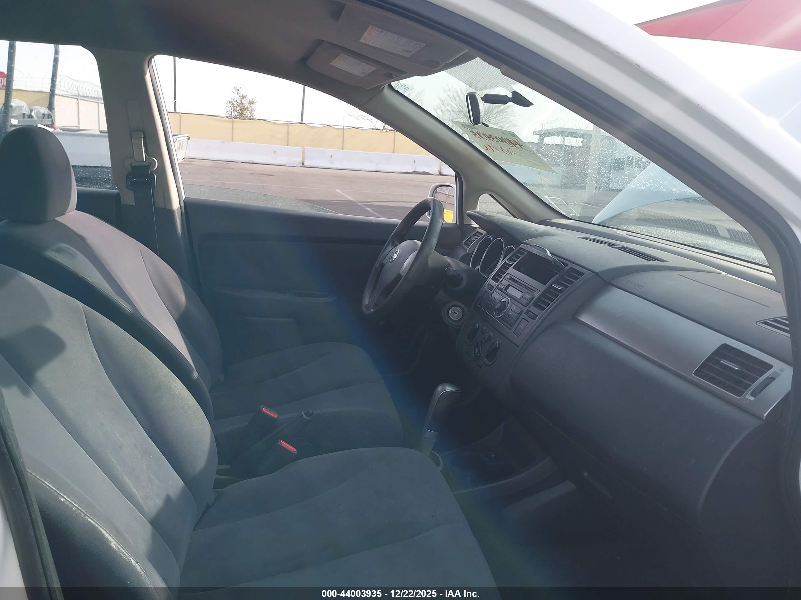 NISSAN VERSA image 5