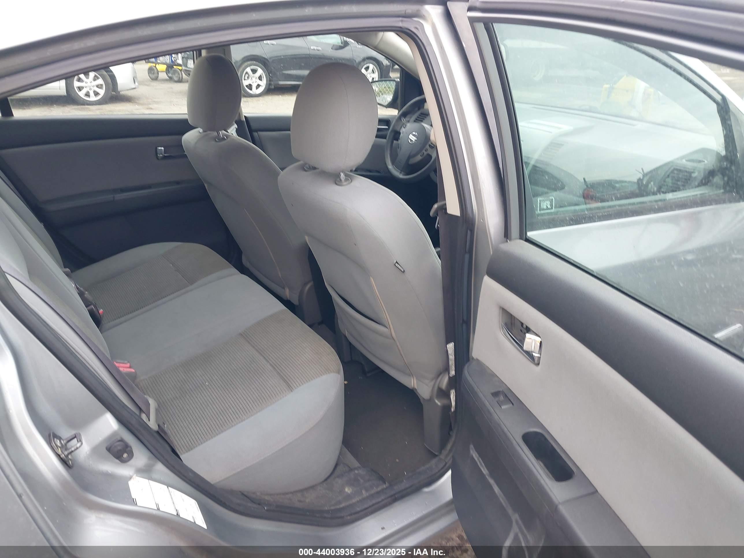 NISSAN SENTRA image 8