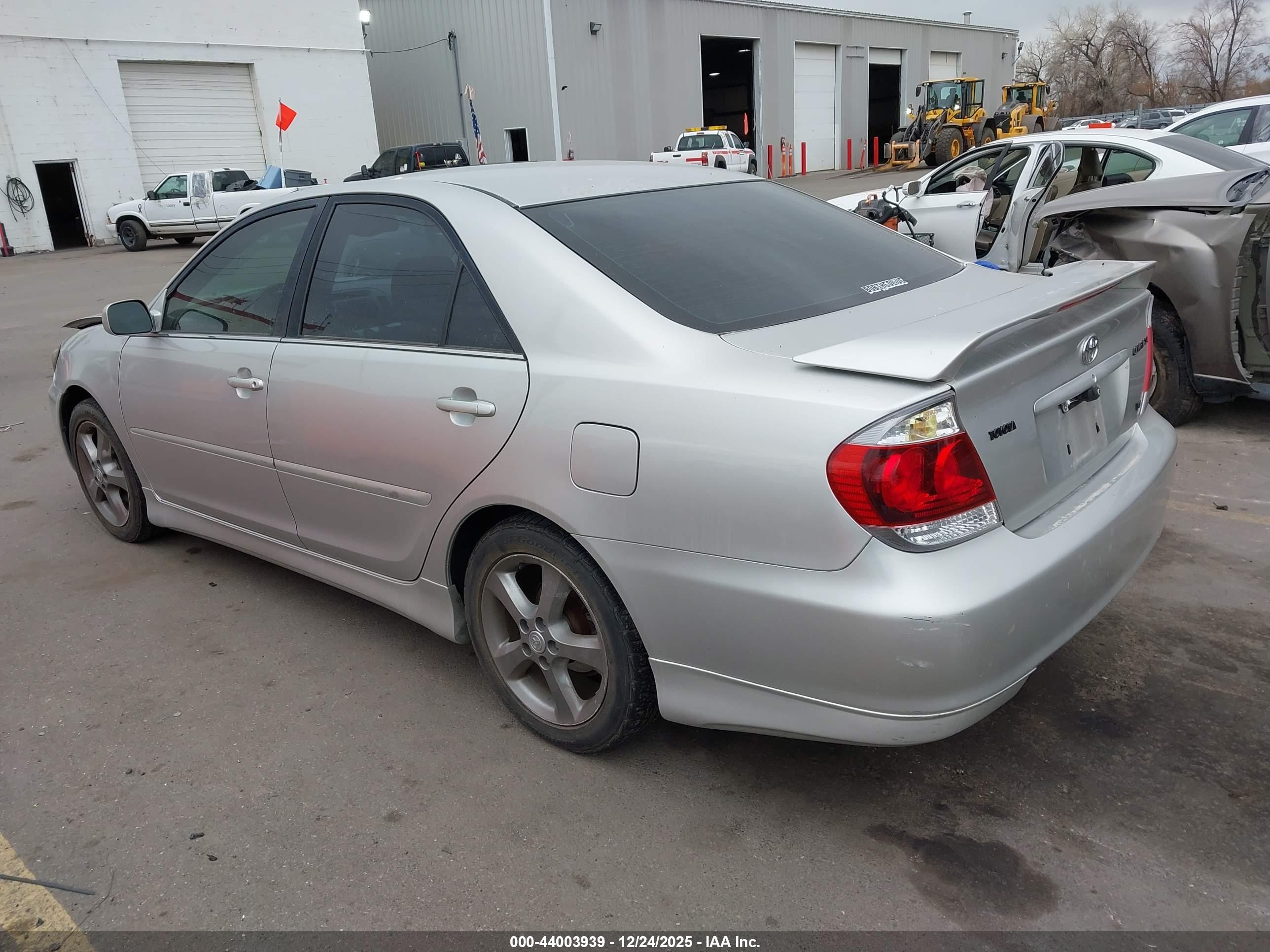TOYOTA CAMRY image 3
