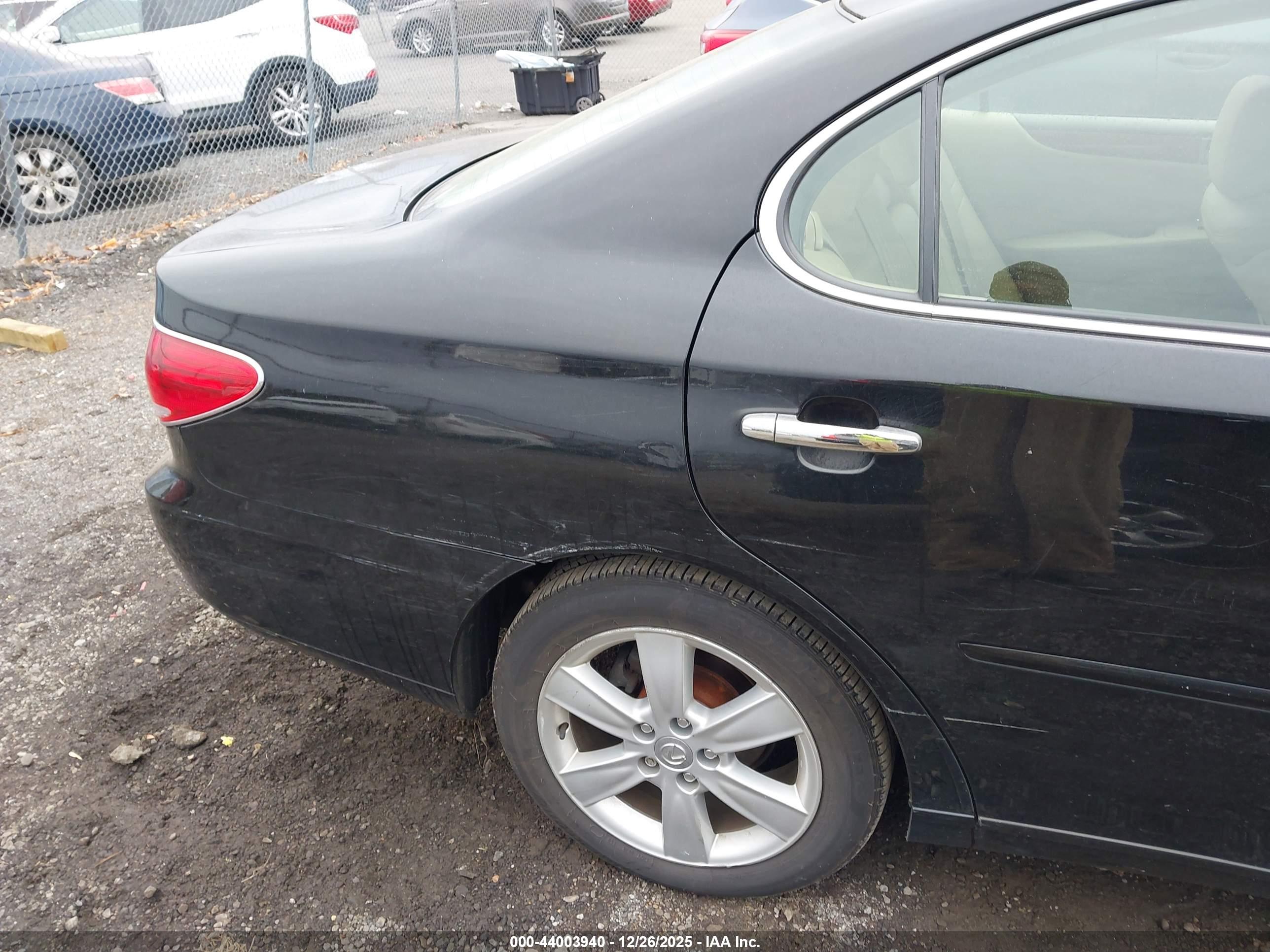 LEXUS ES image 6