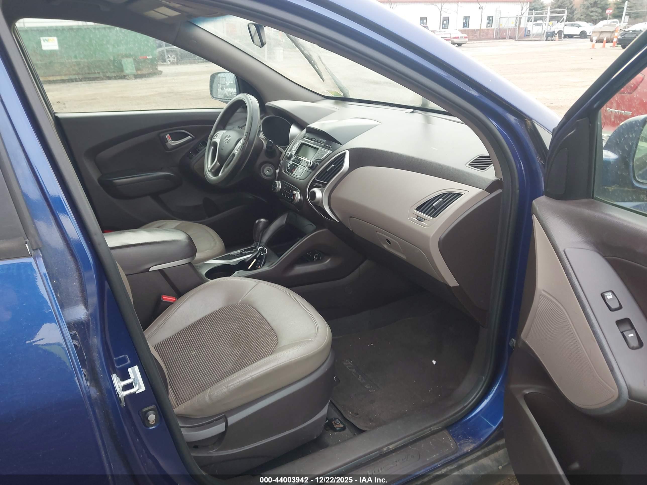 HYUNDAI TUCSON image 5