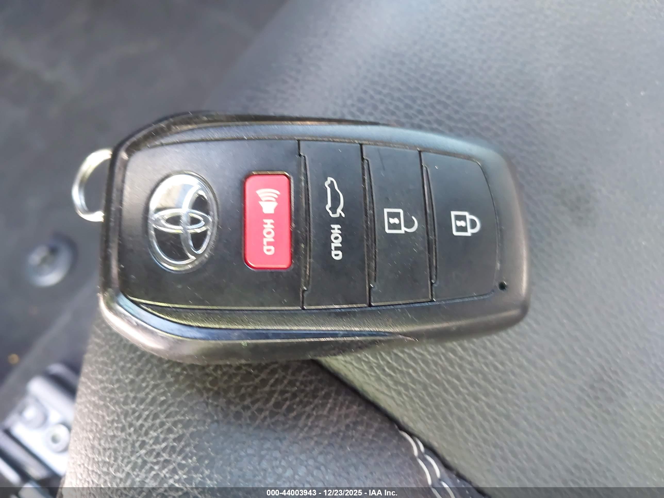 TOYOTA CAMRY image 11