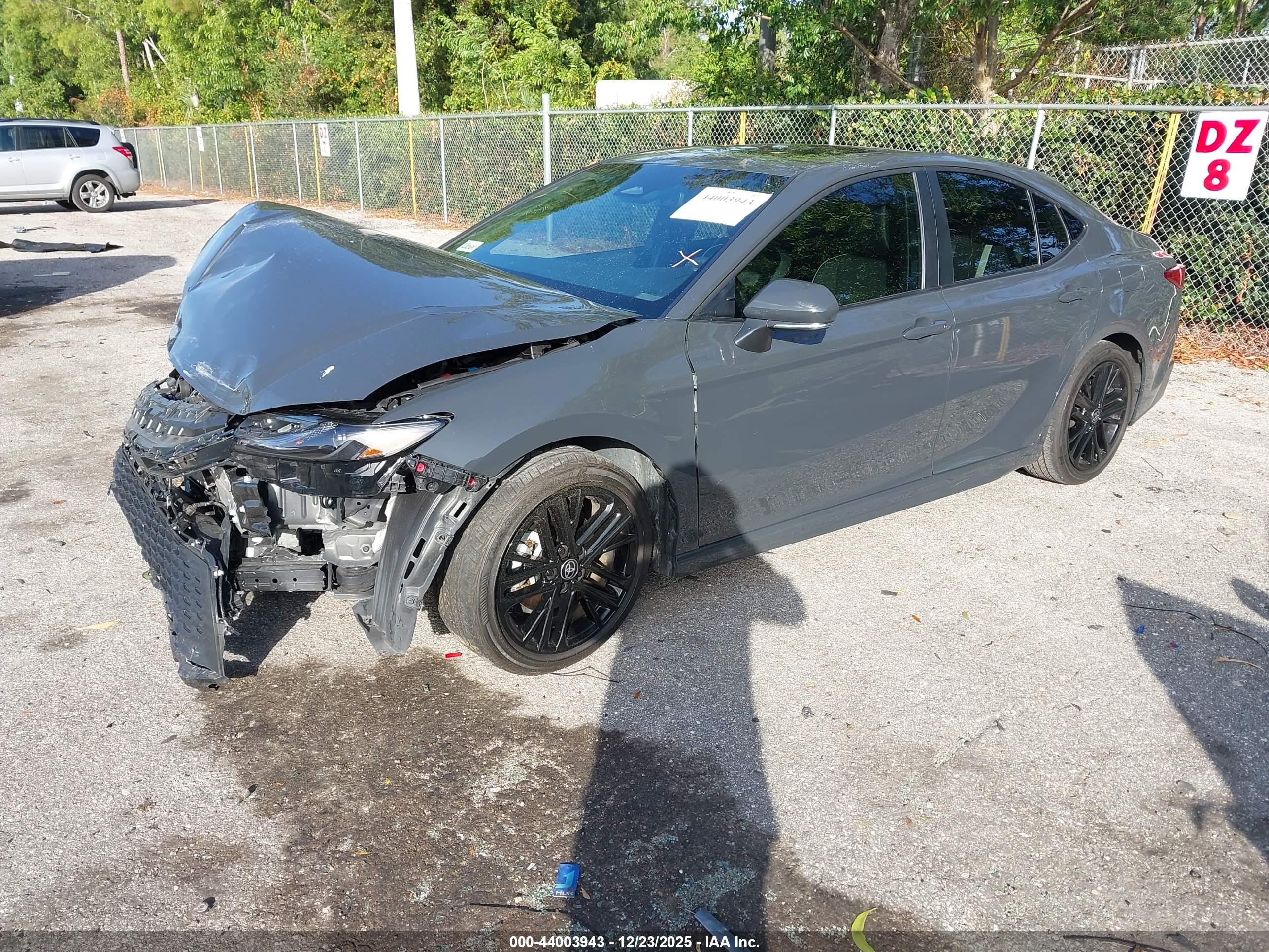 TOYOTA CAMRY image 2