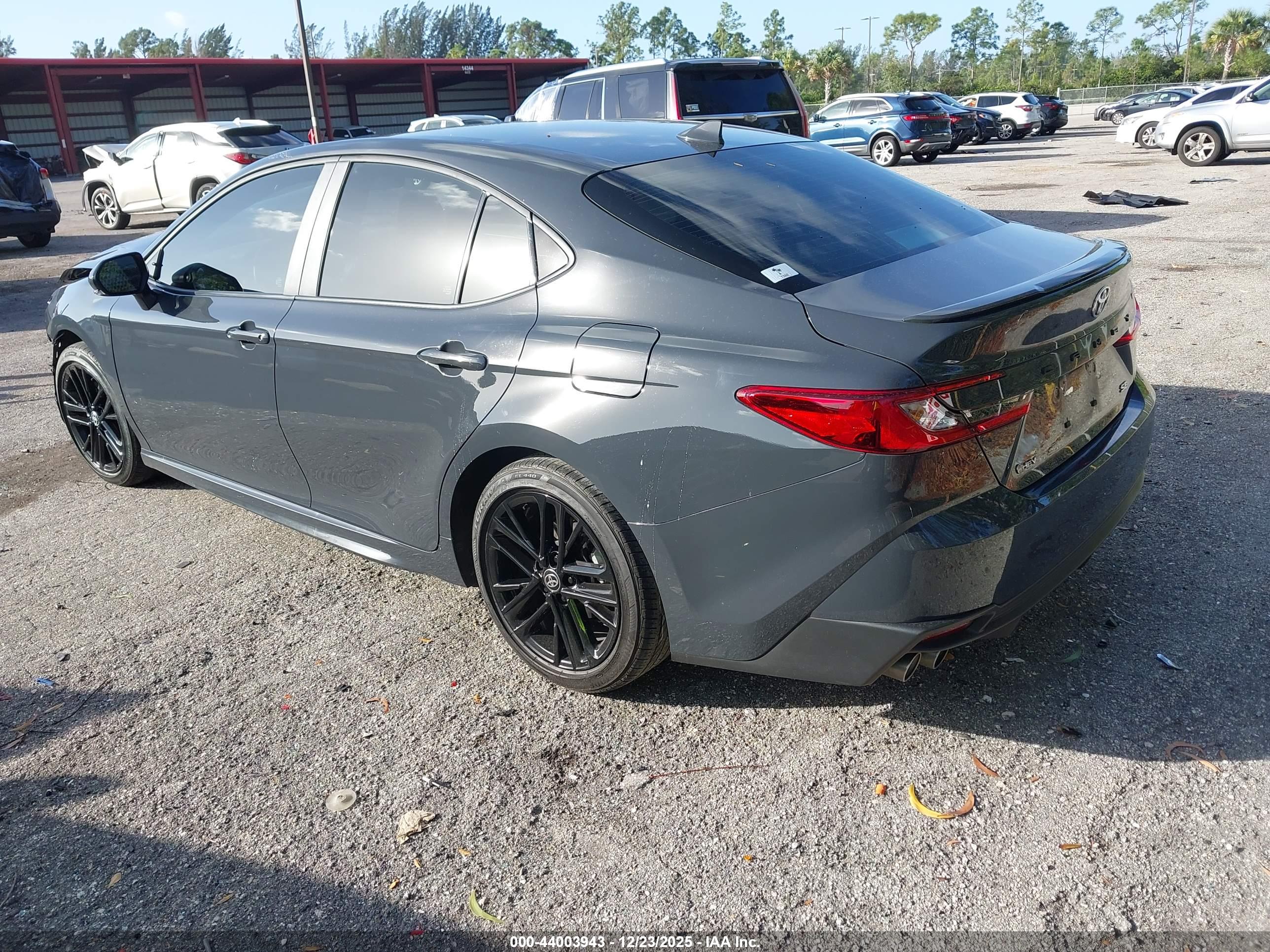 TOYOTA CAMRY image 3