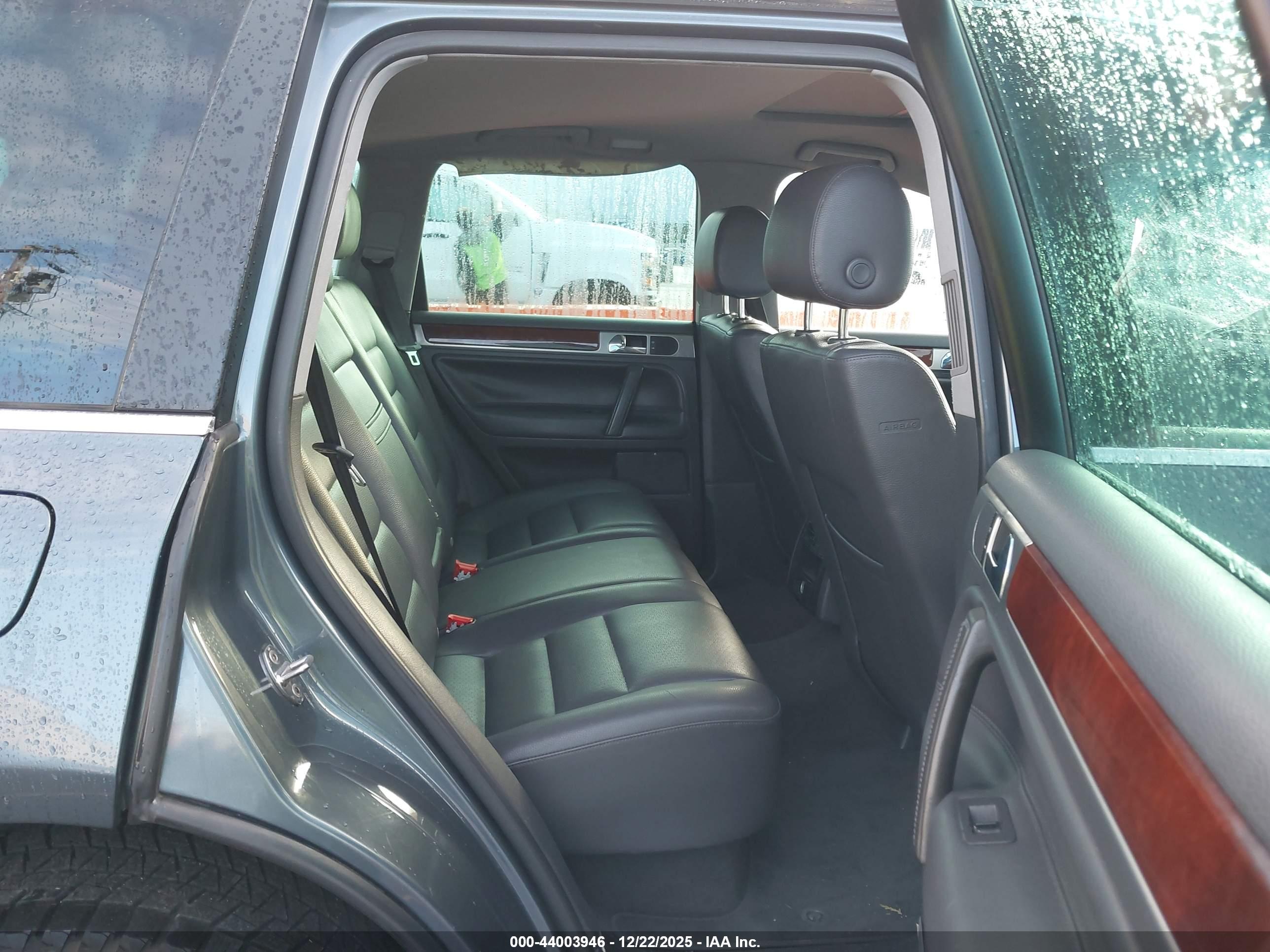 VOLKSWAGEN TOUAREG image 8