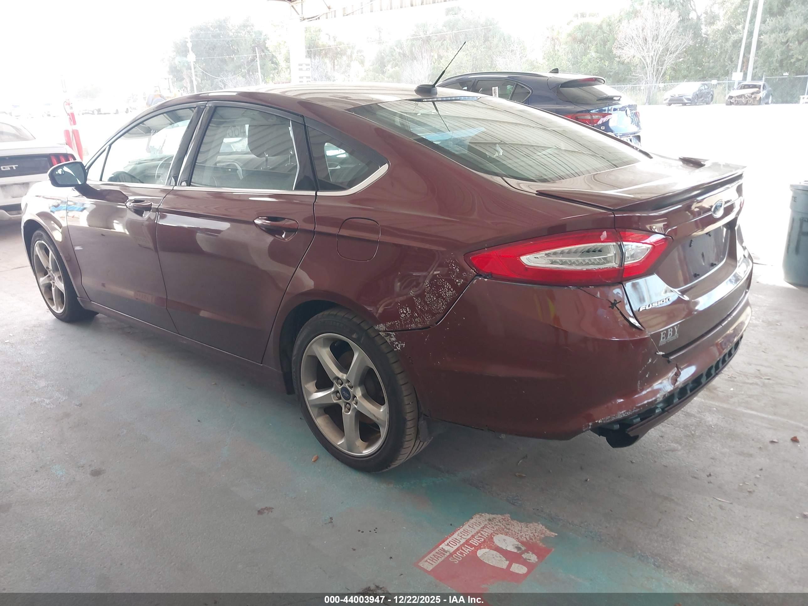 FORD FUSION image 3