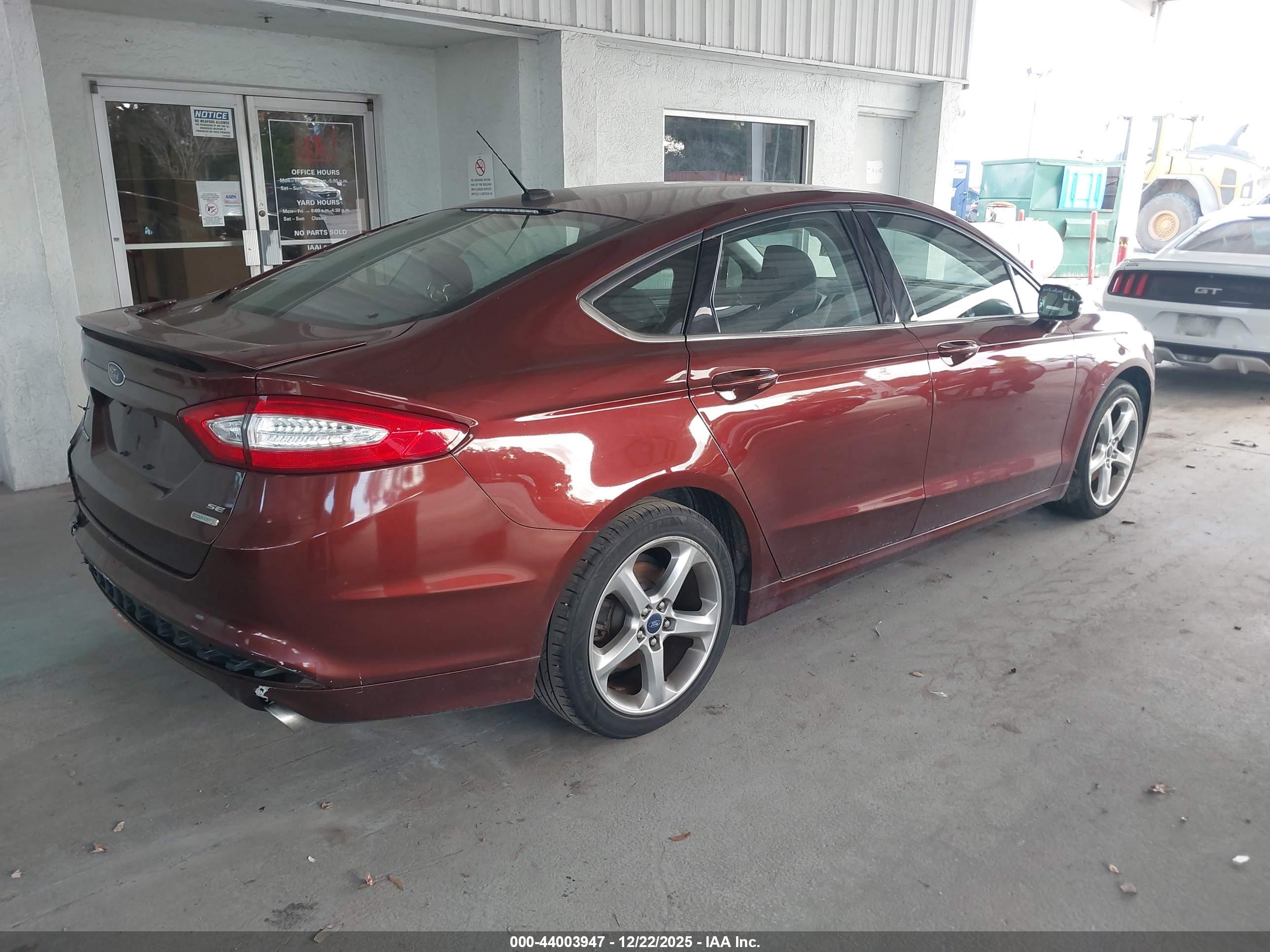 FORD FUSION image 4