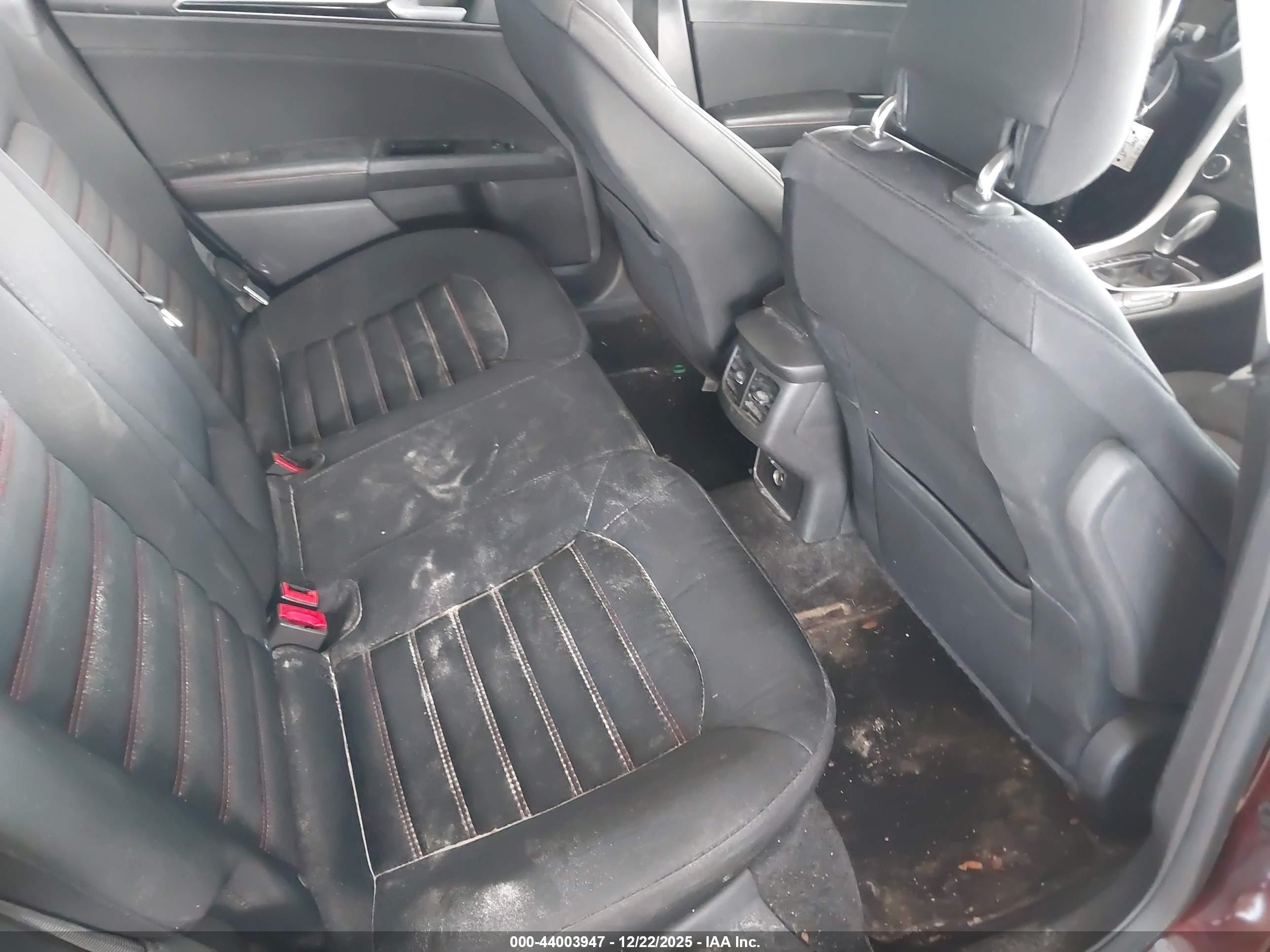 FORD FUSION image 8