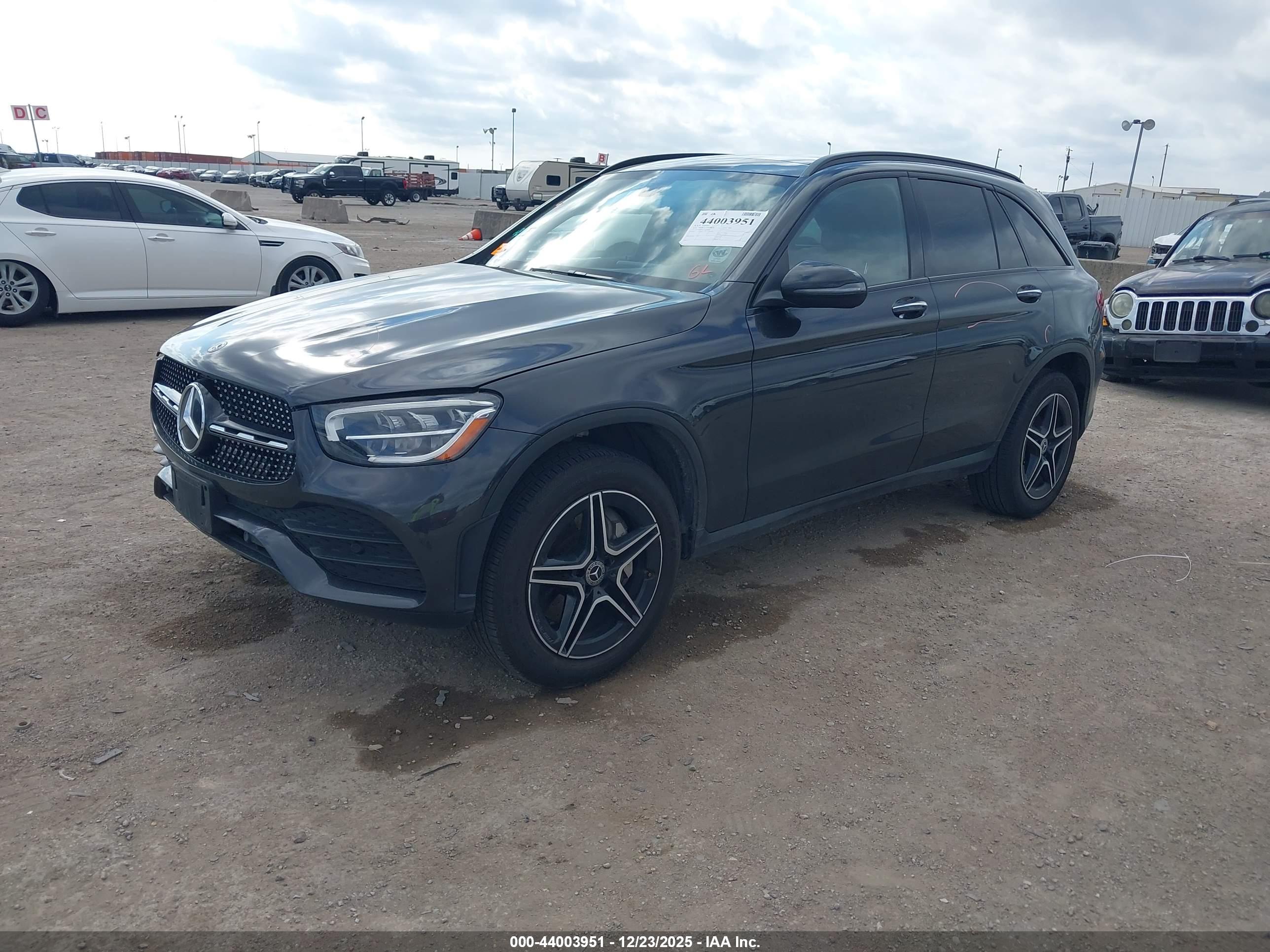 MERCEDES-BENZ GLC image 2