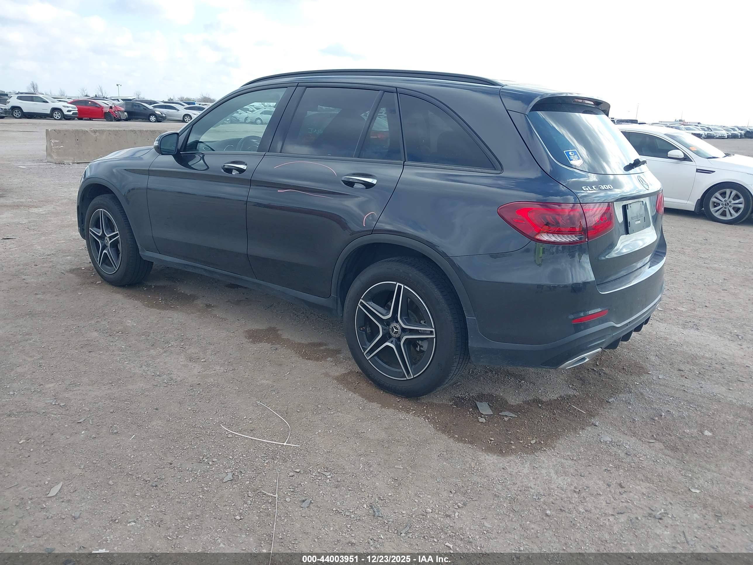 MERCEDES-BENZ GLC image 3