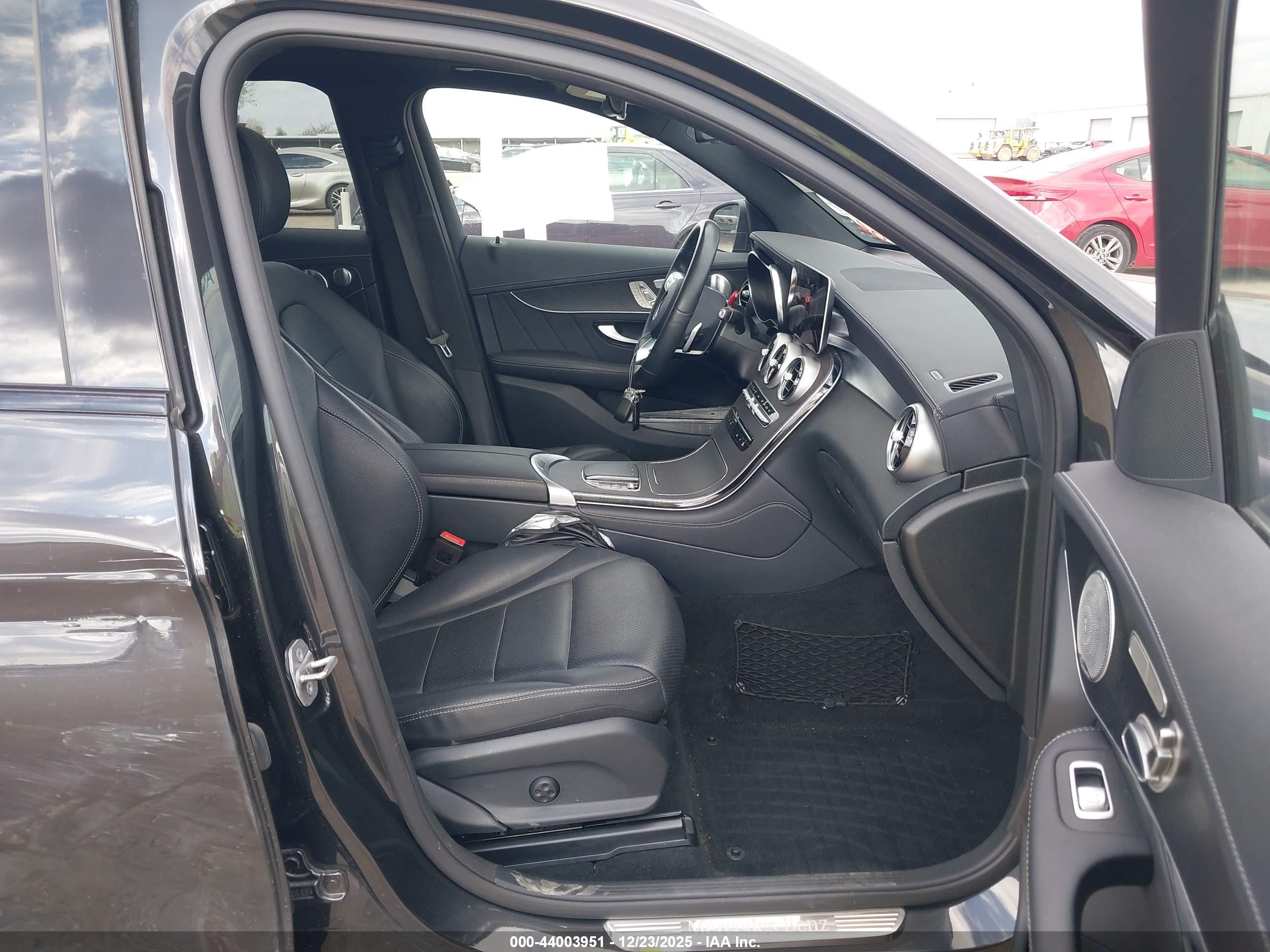 MERCEDES-BENZ GLC image 5