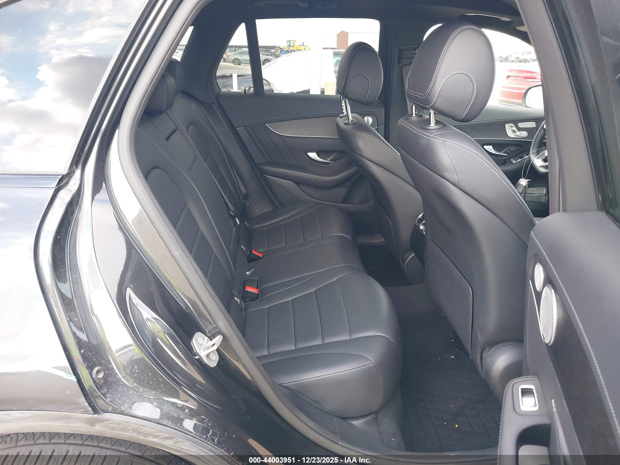 MERCEDES-BENZ GLC image 8