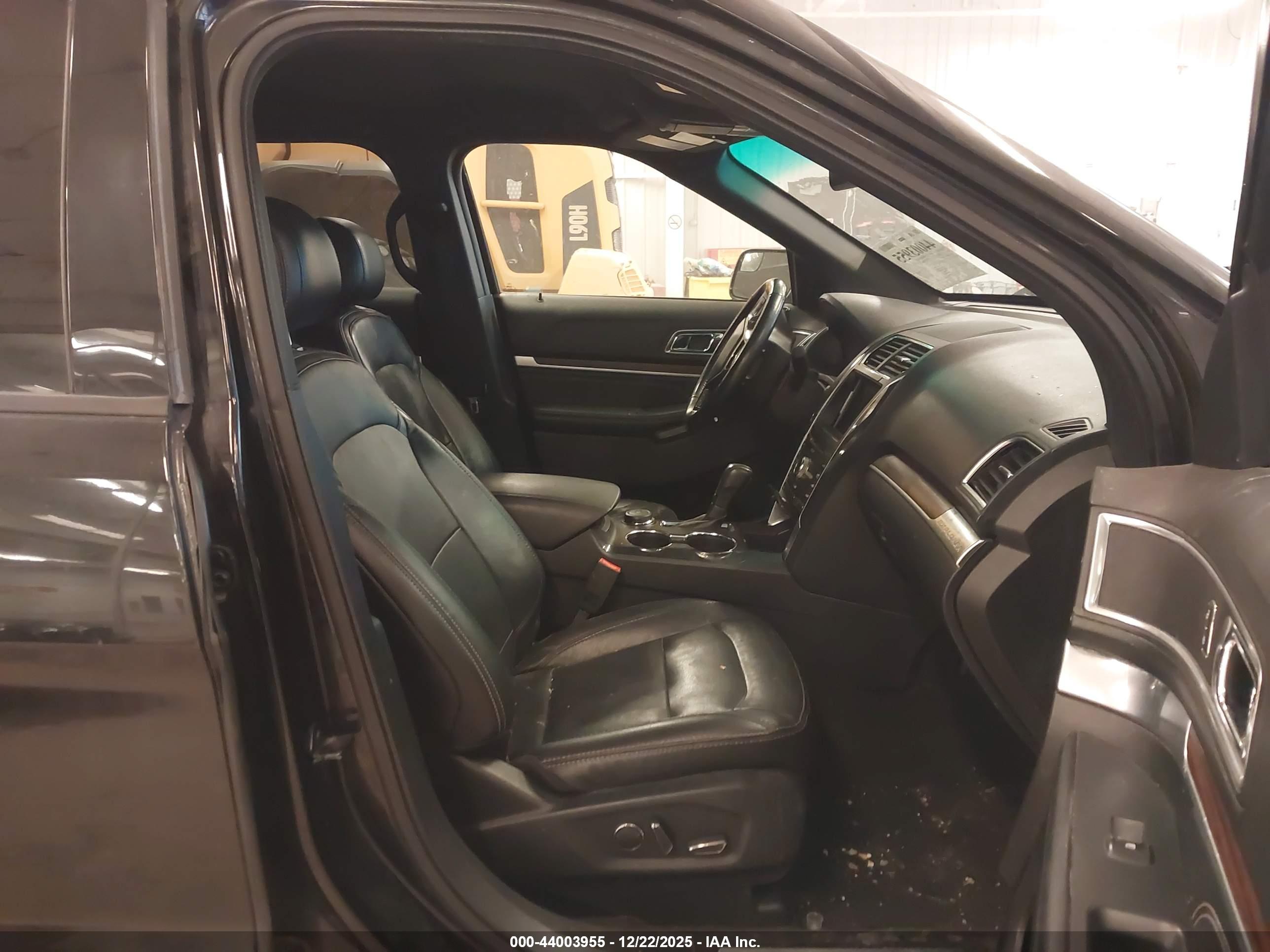 FORD EXPLORER image 5