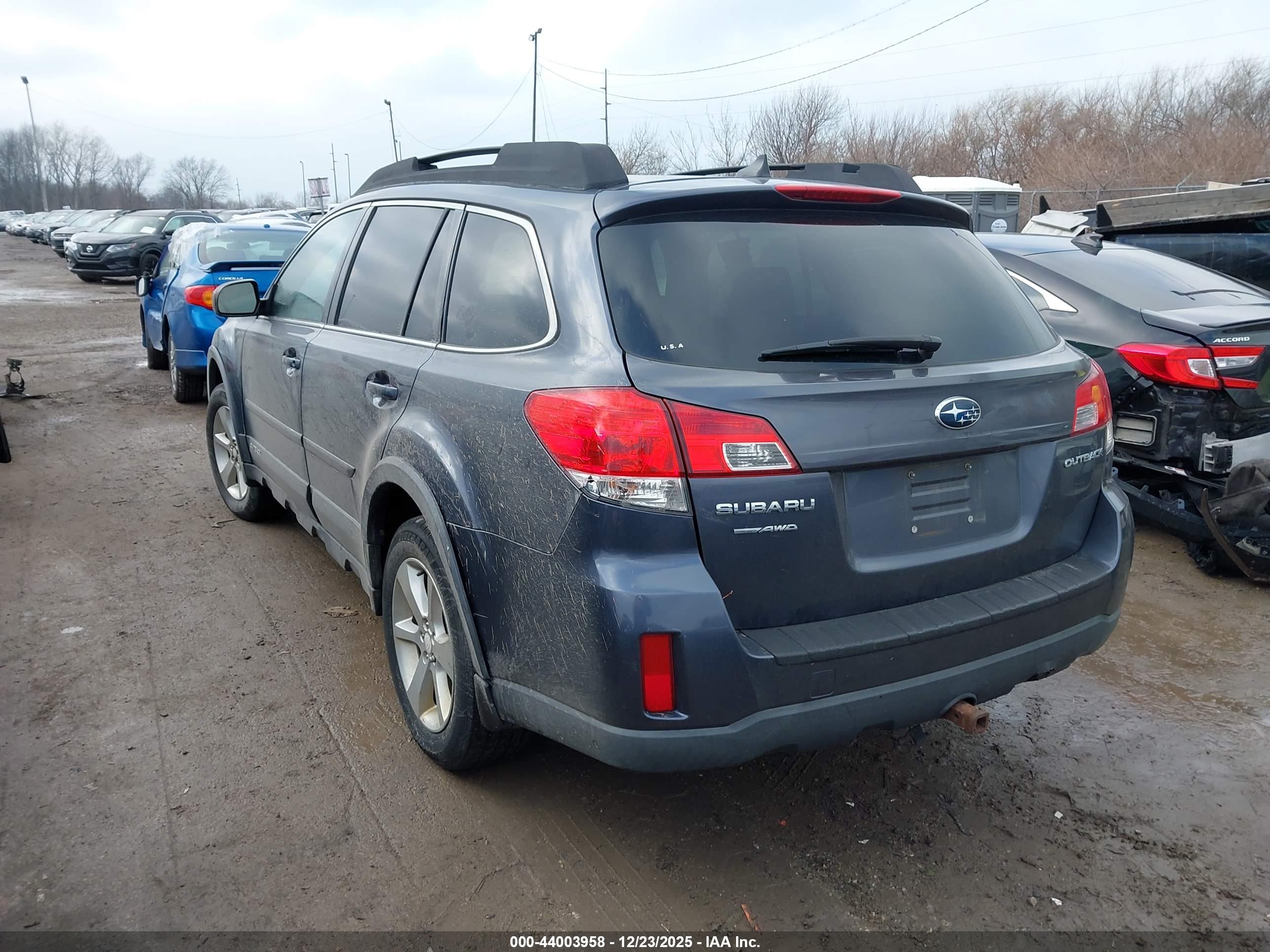 SUBARU OUTBACK image 3