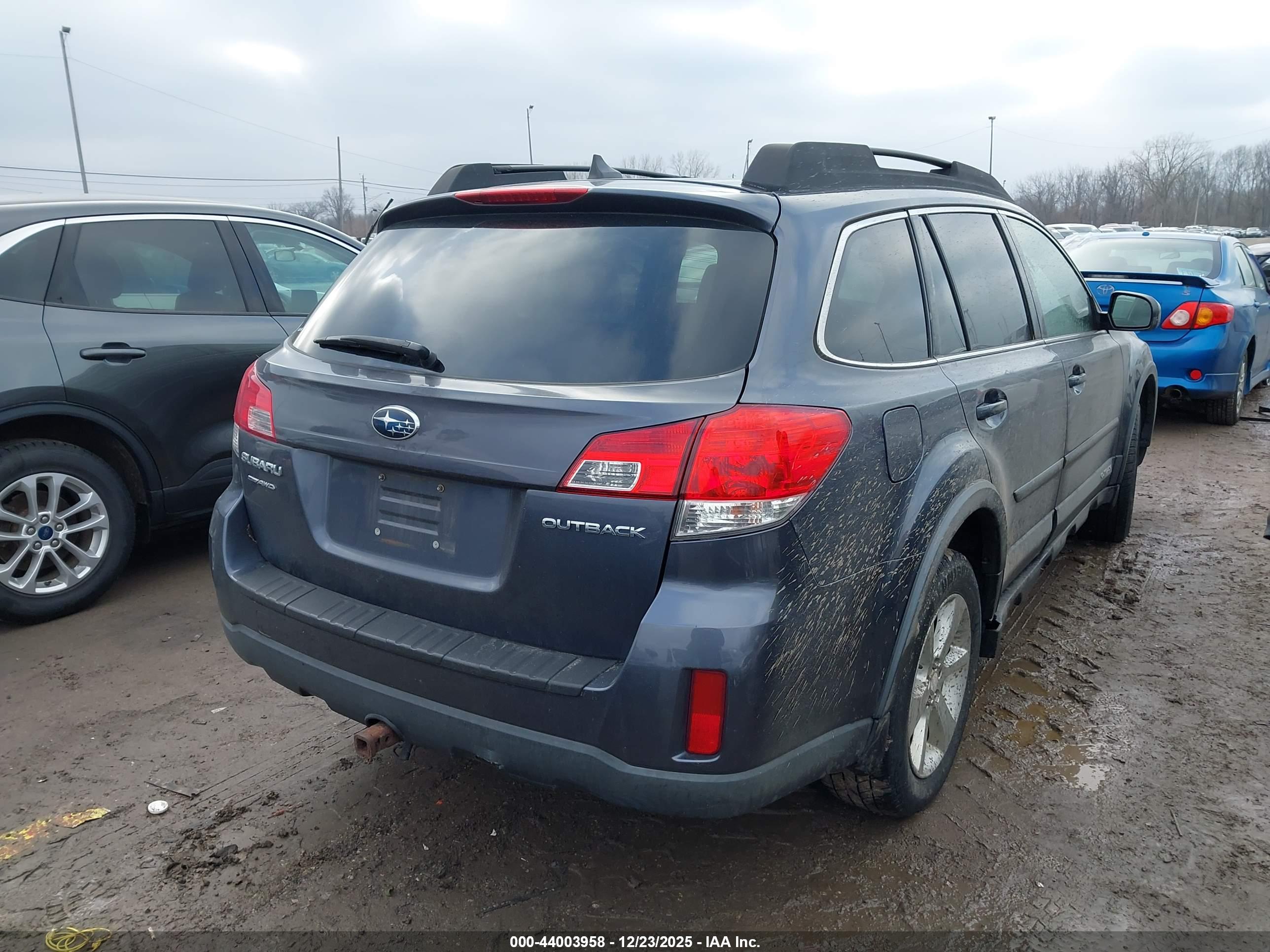 SUBARU OUTBACK image 4