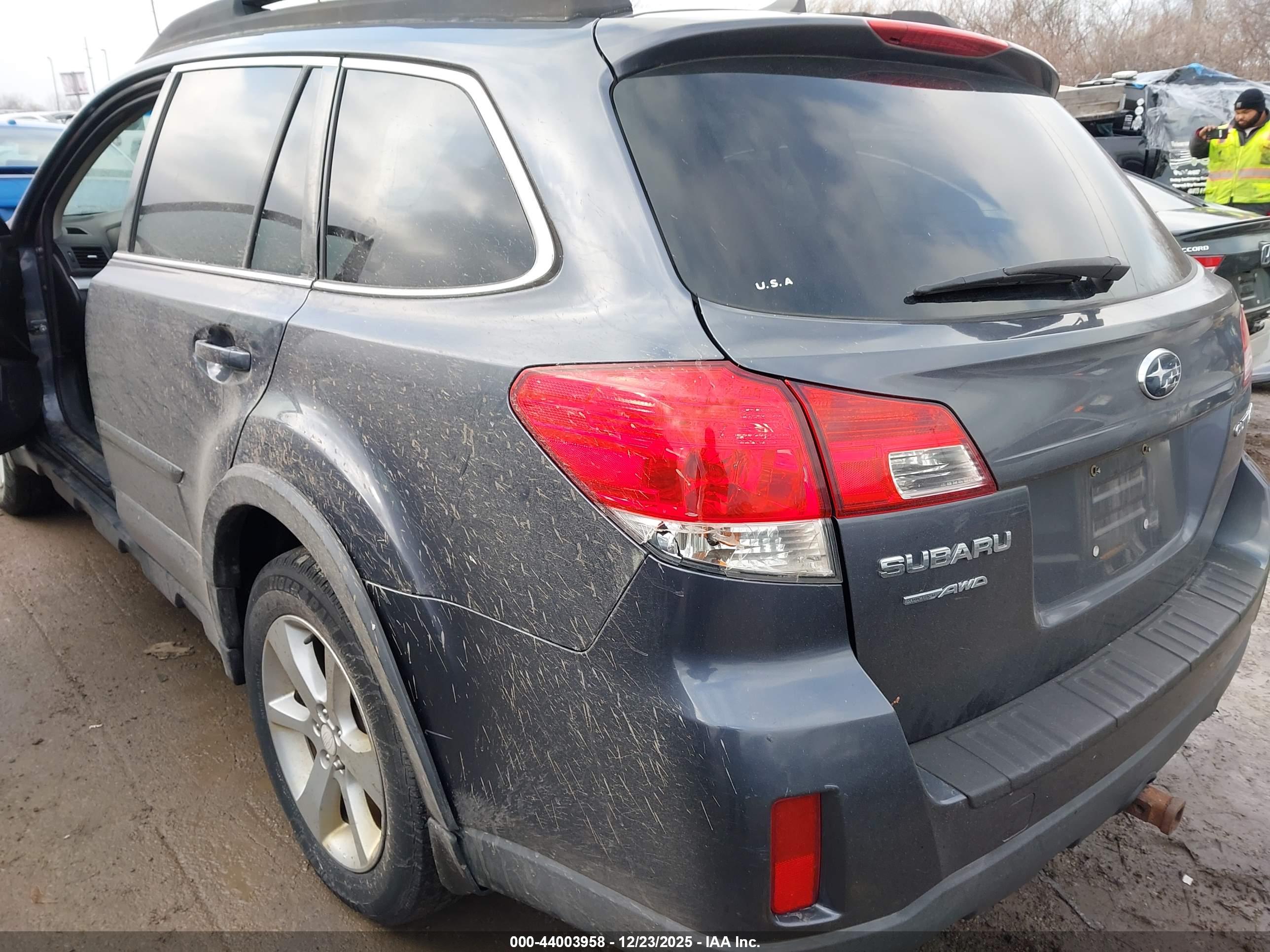 SUBARU OUTBACK image 6